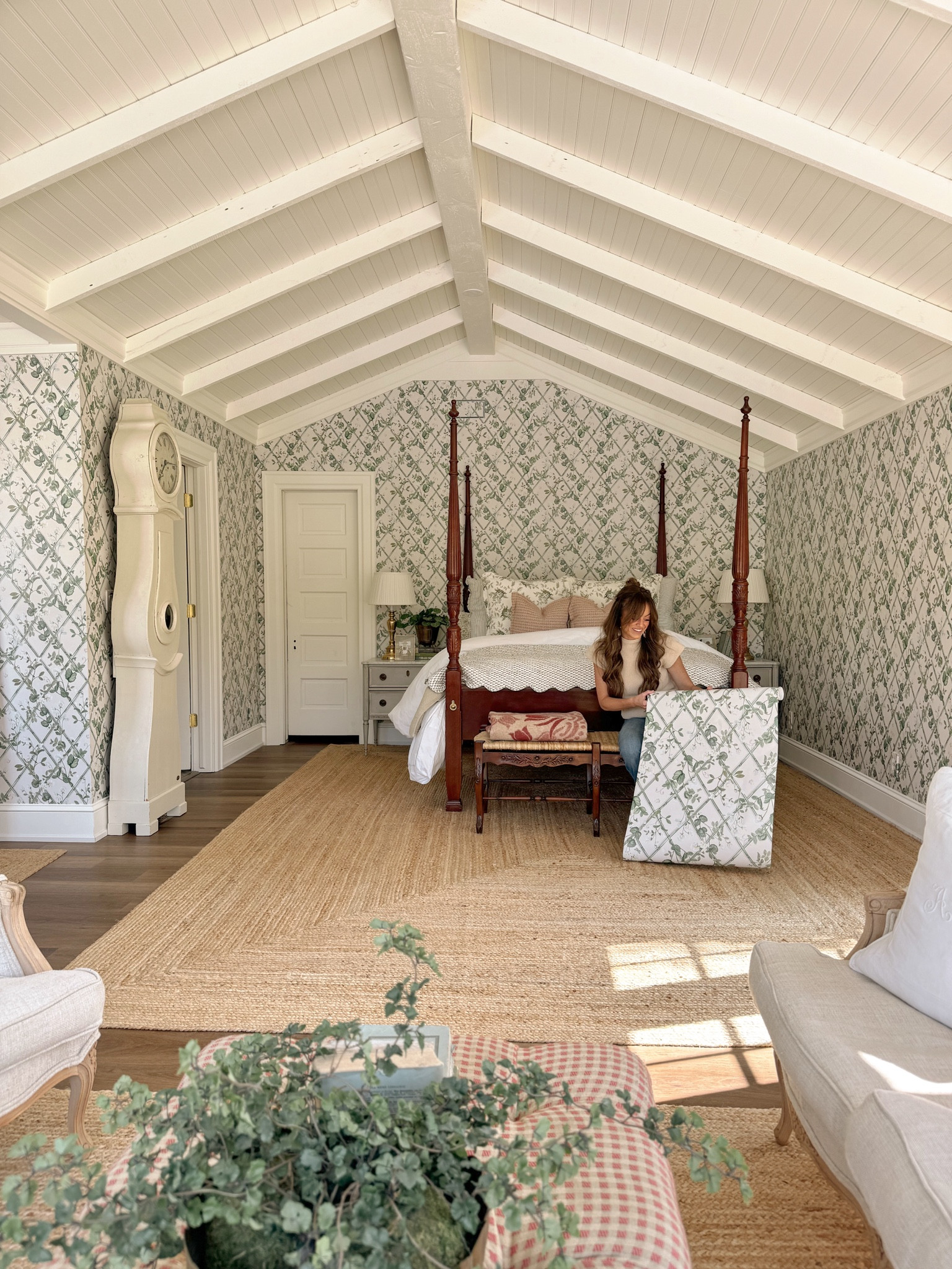 Cozy room progress! 


Wallpaper: @miltonandking
Bedding linked. Quilt at the end of the bed: @ninesixteenhome
Clock: @whiteandfaded 


#LTKHome