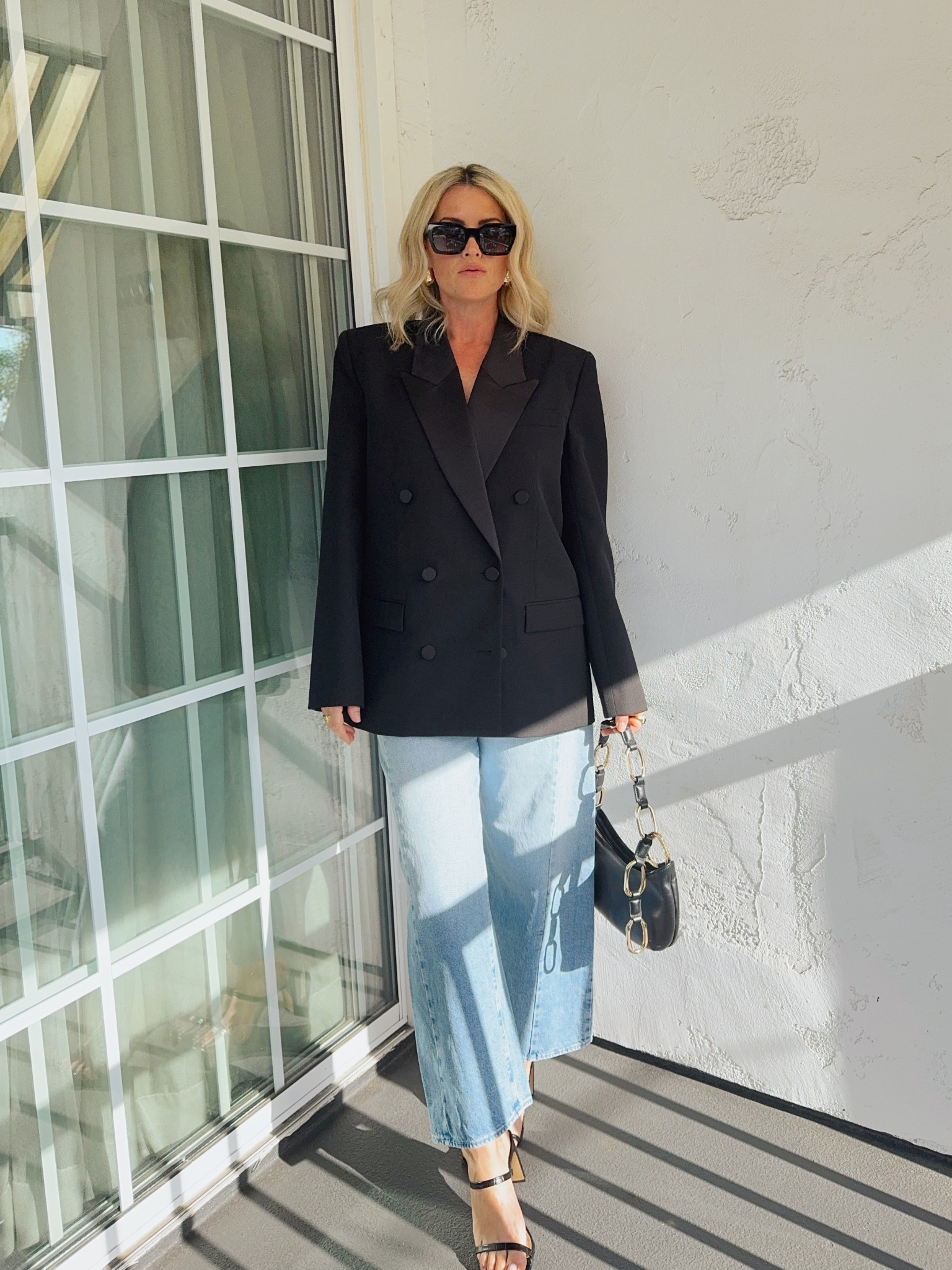 Anine Bing blazer on sale! 🖤

Anine Bing, blazer, denim, mother jeans 

#LTKSaleAlert #LTKOver40