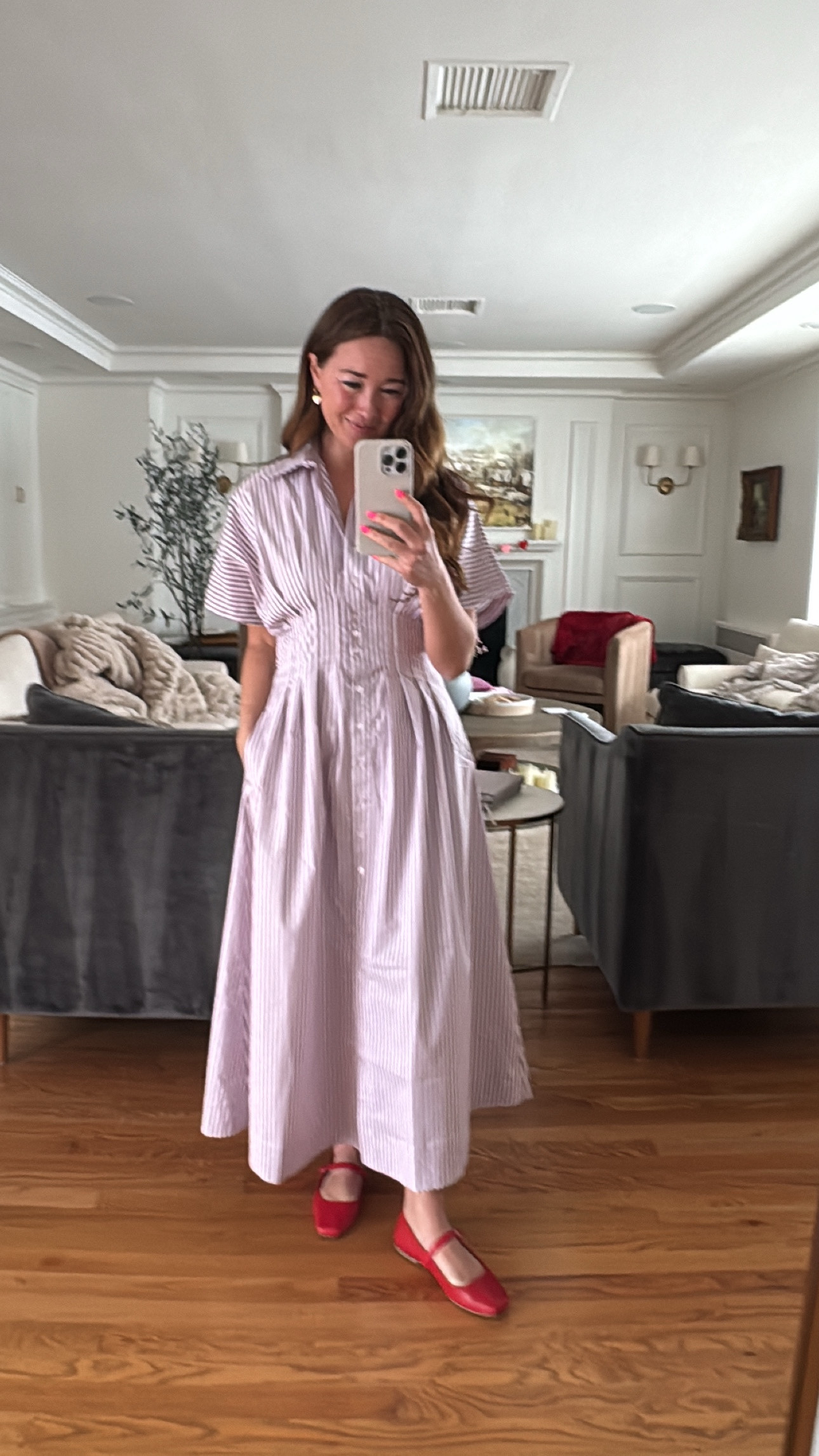 So glad I finally ordered this dress! Perfectly structured & this new colorway is so cute for spring & summer! 

Wearing size small regular 
Size 6 in shoes. Size down if you’re a half size 

#LTKOver40