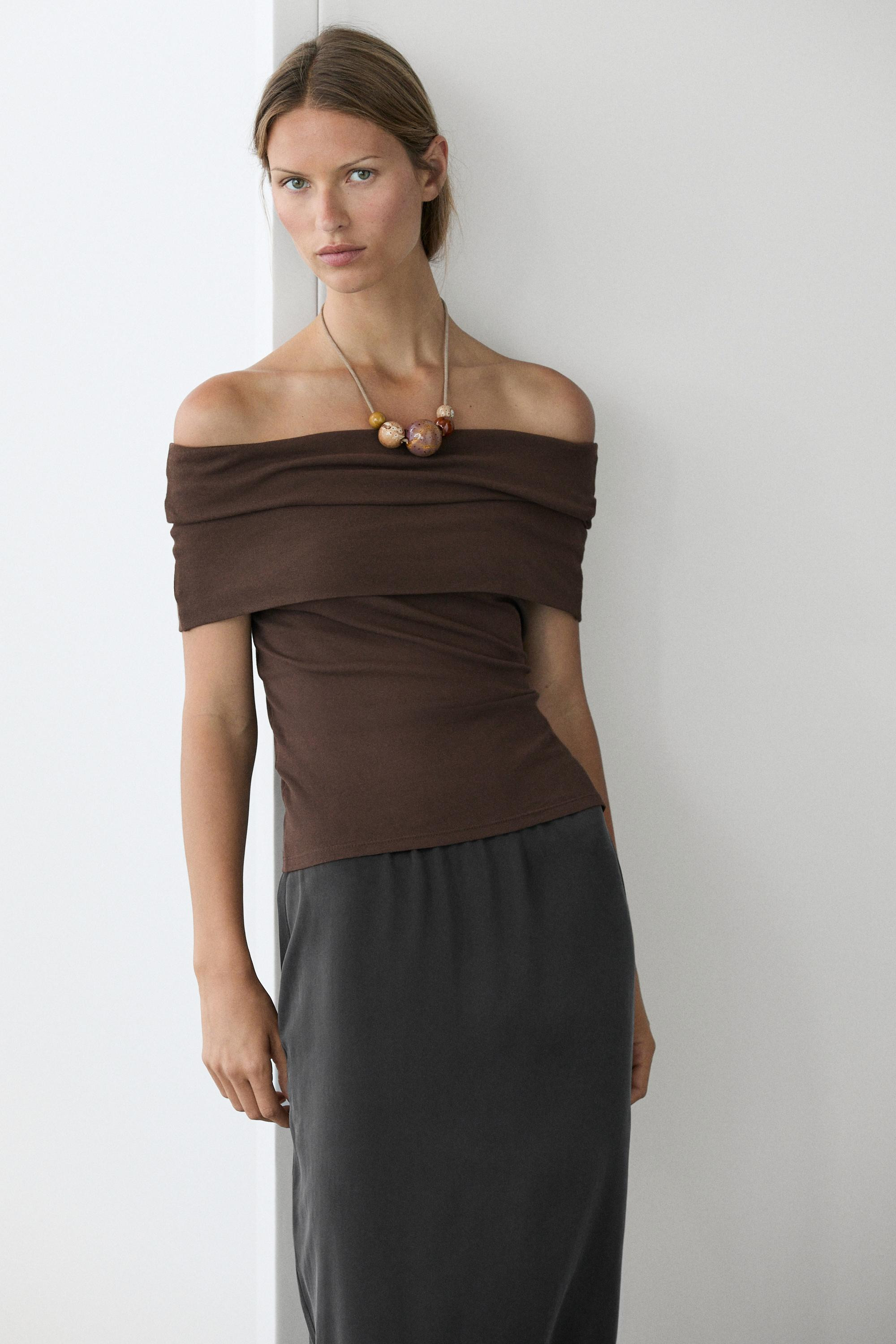 Cotton off-the-shoulder top · Brown, Off White, Black · T-shirt | Massimo Dutti | Massimo Dutti US