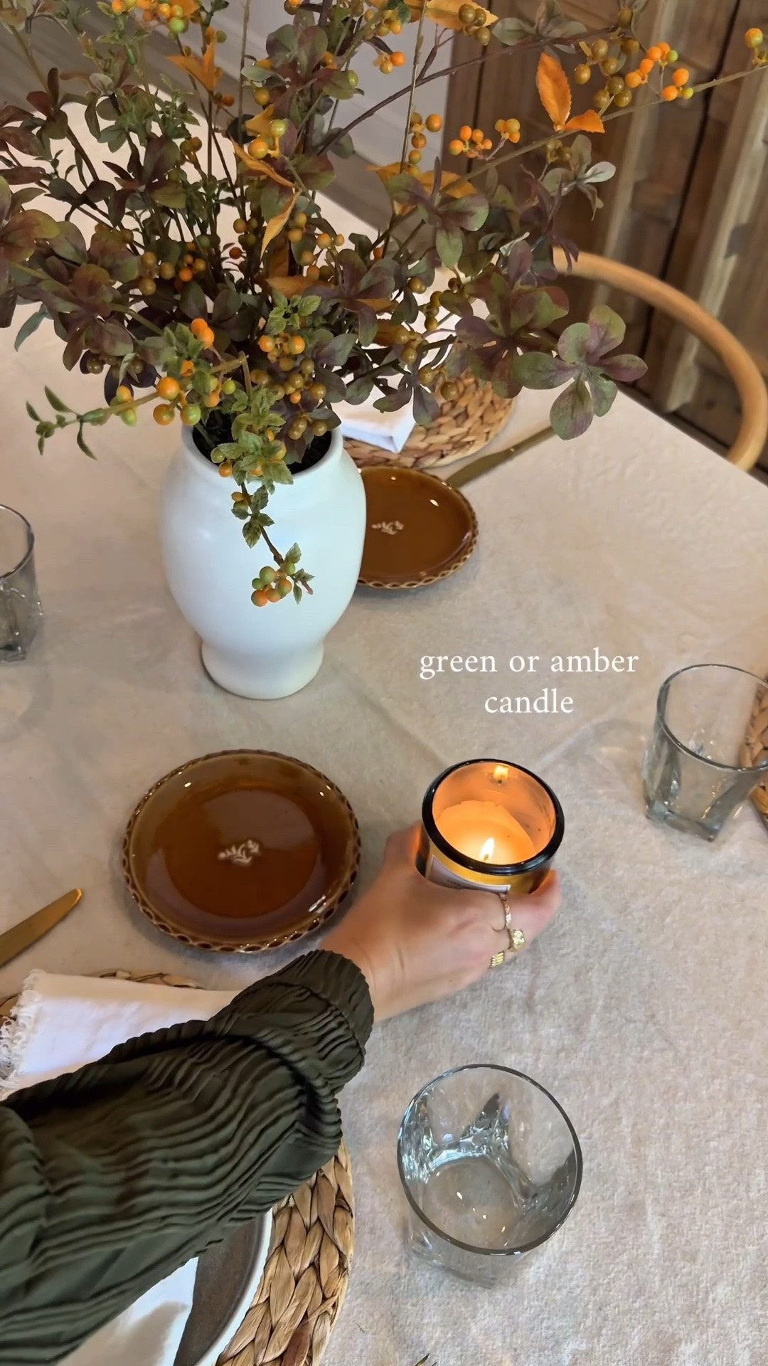 Fall table setting but make it warm and simple. 

#neutraltablescape #falltable #falltablescape
