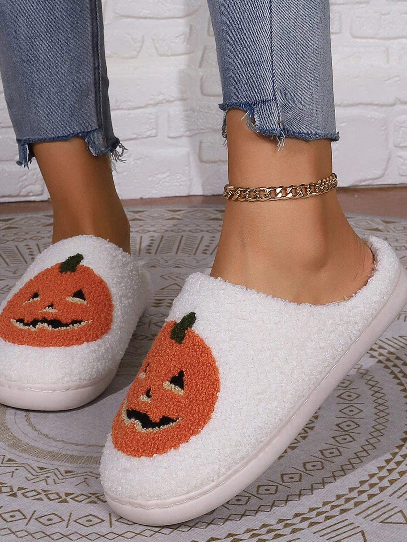 Autumn And Winter New Flat Heel Women's Home Slippers With Halloween Elements | SHEIN
