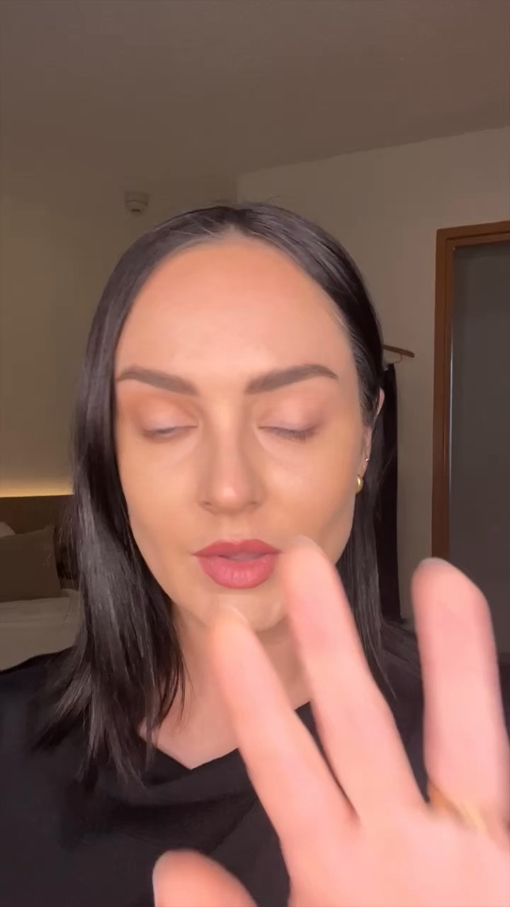 One of my favourite one and done eyeshadow looks is achieved by the Bobby Brown Cream Shadow Stick! These colours are Taupe, Moonstone & Espresso 🤎

#LTKaustralia