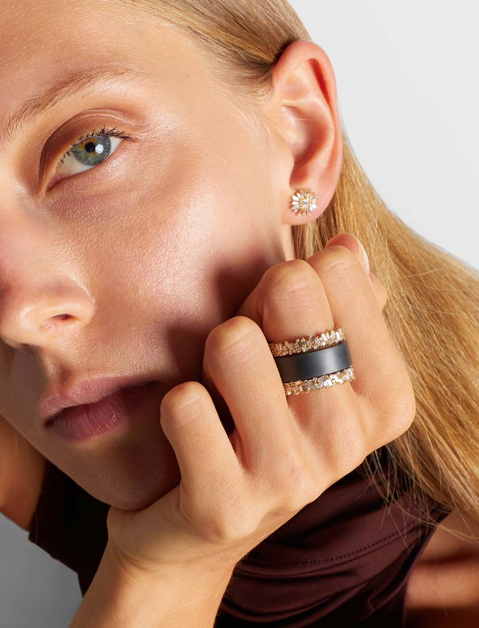 Elevating the Ordinary

I love tech ring jackets. I wear my OURA ring every day and wouldn't mind dressing it up on occasion. Suzanne Kalan has several gorgeous options in the brand's signature aesthetic in both mini and midi sizes. I'm also fond of a single eternity band as a simpler but equally chic statement. 

 #LTKSeasonal #LTKActive #LTKStyleTip