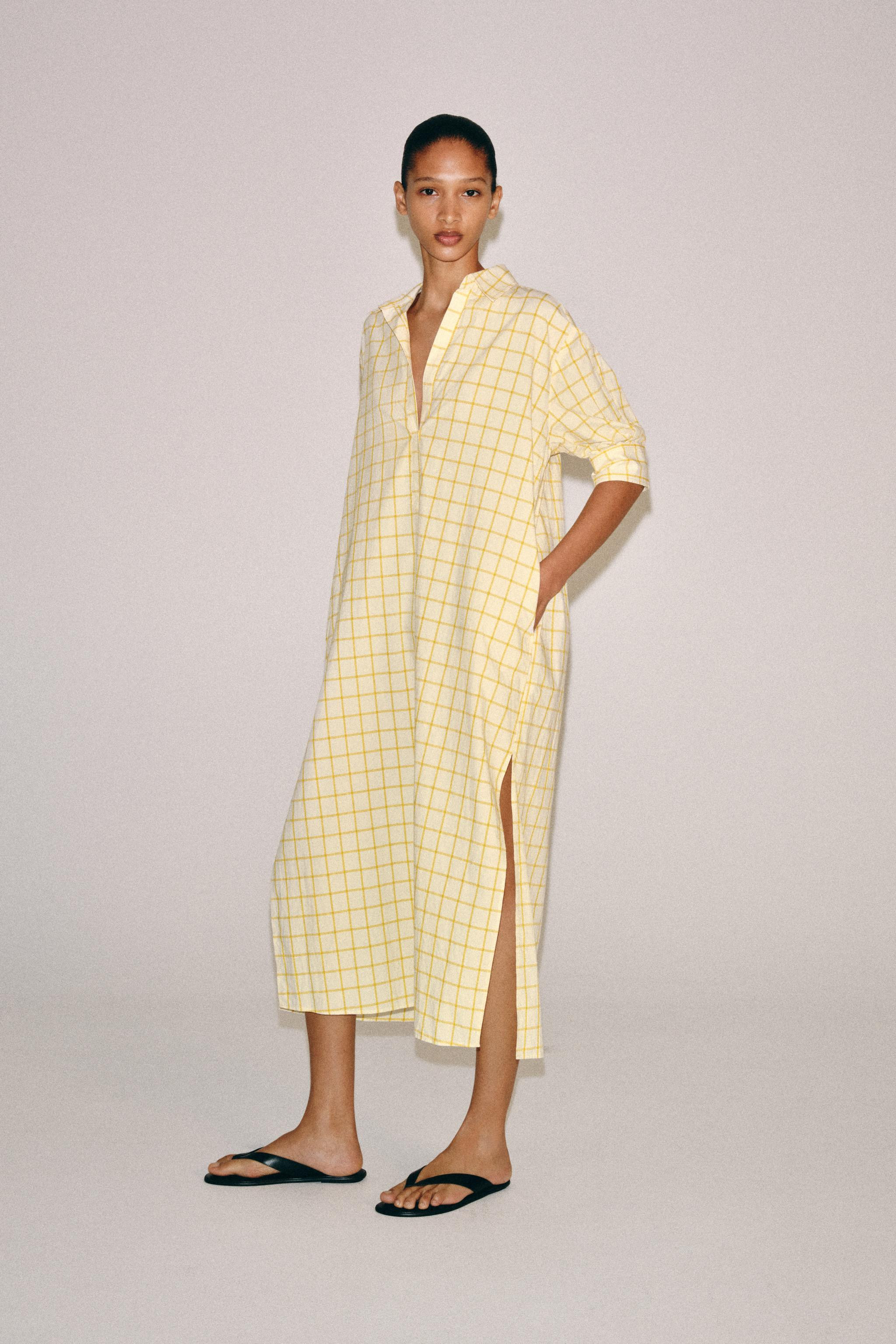 ZARA WOMAN COLLECTIONDress crafted from cotton yarn. Features a lapel collar, V-neck, and elbow-l... | Zara US