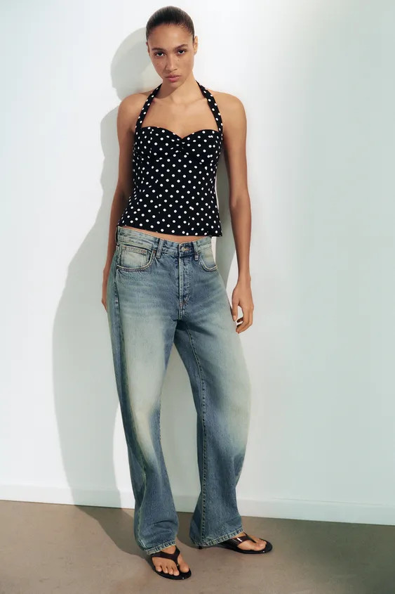 DescriptionColorContentsMeasurementsFitted top with sweetheart neckline and thin ribbon straps. R... | Zara US
