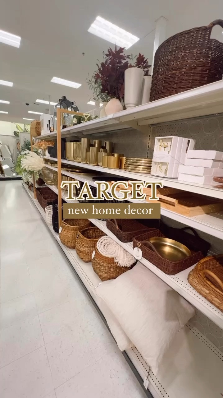 Loving these home decors finds from my latest trip to Target. 

Target, Target home decor, candlestick holder, wooden bowls, gold tray, drink table, new home decor, target finds, succulents

#LTKHome #LTKStyleTip #LTKFindsUnder50
