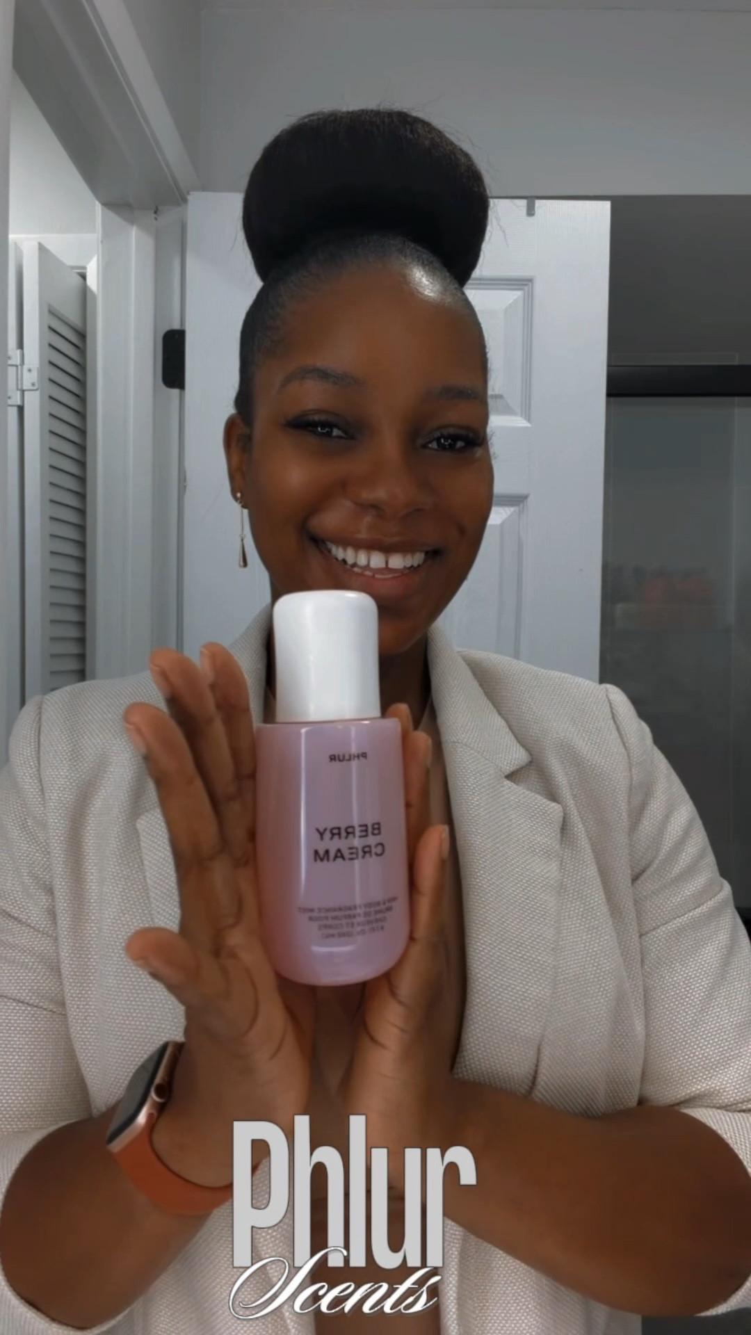 New addition to my Phlur family and baby… she did NOT come to play 🤭🍓✨

Berry Cream just slid right into my top spot and I’m not even sorry about it. It’s giving soft, feminine, sweet but still grown. Like you smell edible, but expensive at the same time.

Fragrance Notes Breakdown:
	•	🍓 Top Notes: juicy berries, whipped cream accord (instant sweetness, very flirty)
	•	🌸 Heart Notes: soft florals + vanilla (this is where it turns creamy and cozy)
	•	🍦 Base Notes: musk + warm sugar (lingers on your skin ALL day… like a soft hug)

It layers beautifully, lasts, and leaves a trail… okayyy Phlur, I see you 👀

If you love smelling like dessert but still want that “clean girl / rich soft life” vibe… this is it.

10/10 she’s staying in rotation.

Who else is obsessed with sweet scents right now? 👇🏽💗
#phlur #sephora #scents @Sephora 

#LTKvlog #LTKBeauty #LTKootd