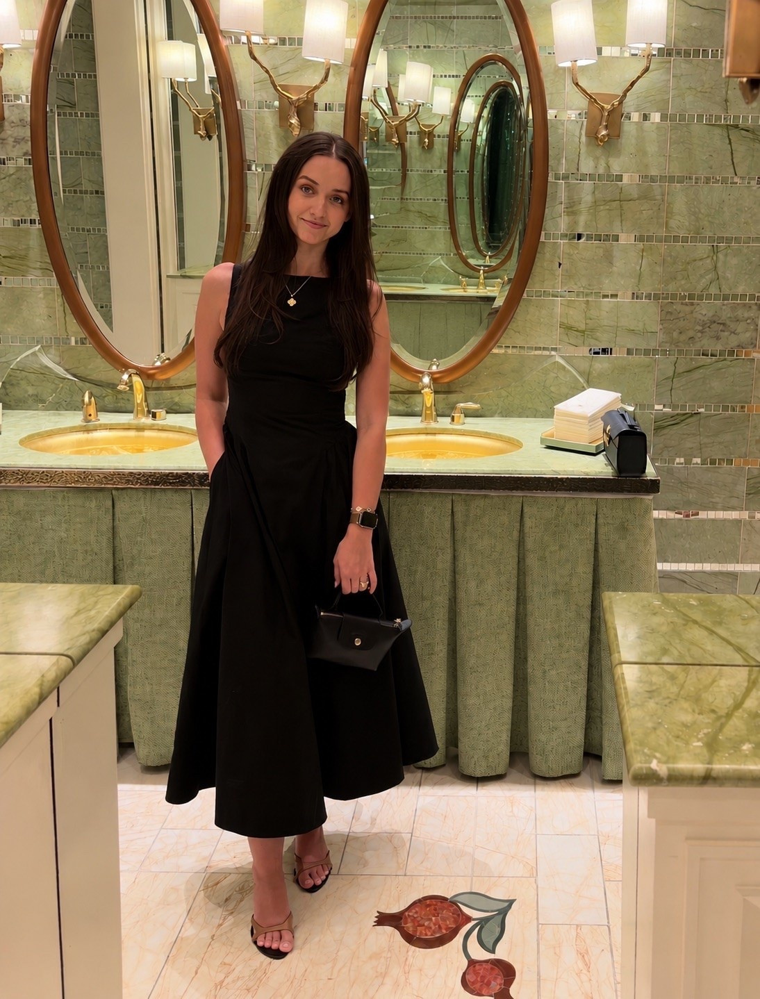 Vegas Nights ✨🥂🦋

Aritzia summer poplin dress

#LTKootd #LTKgrwm #LTKTravel