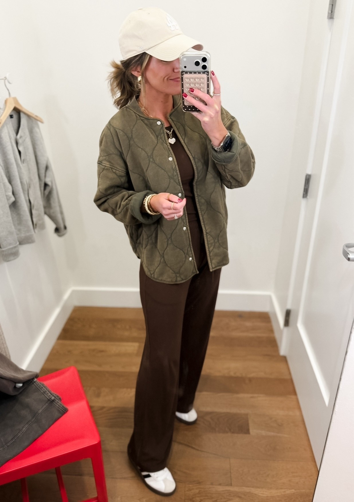 GAP sale find. Quilted jacket on sale + 50% off. Runs oversized. Wearing small. 
Set/medium (Amazon) 

#LTKSeasonal #LTKSaleAlert