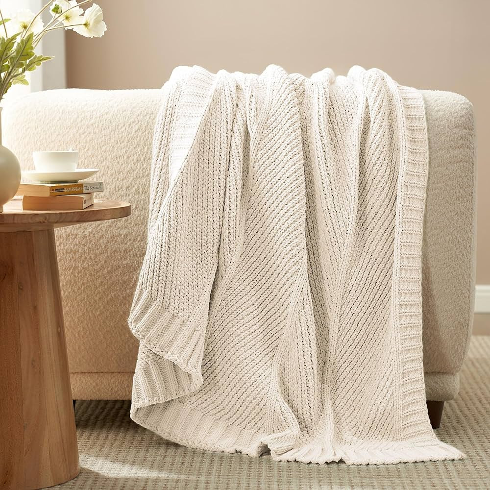 Amélie Home Chenille Knit Throw Blanket for Couch, Chunky Knit Blanket with Chevron Texture Non-... | Amazon (US)