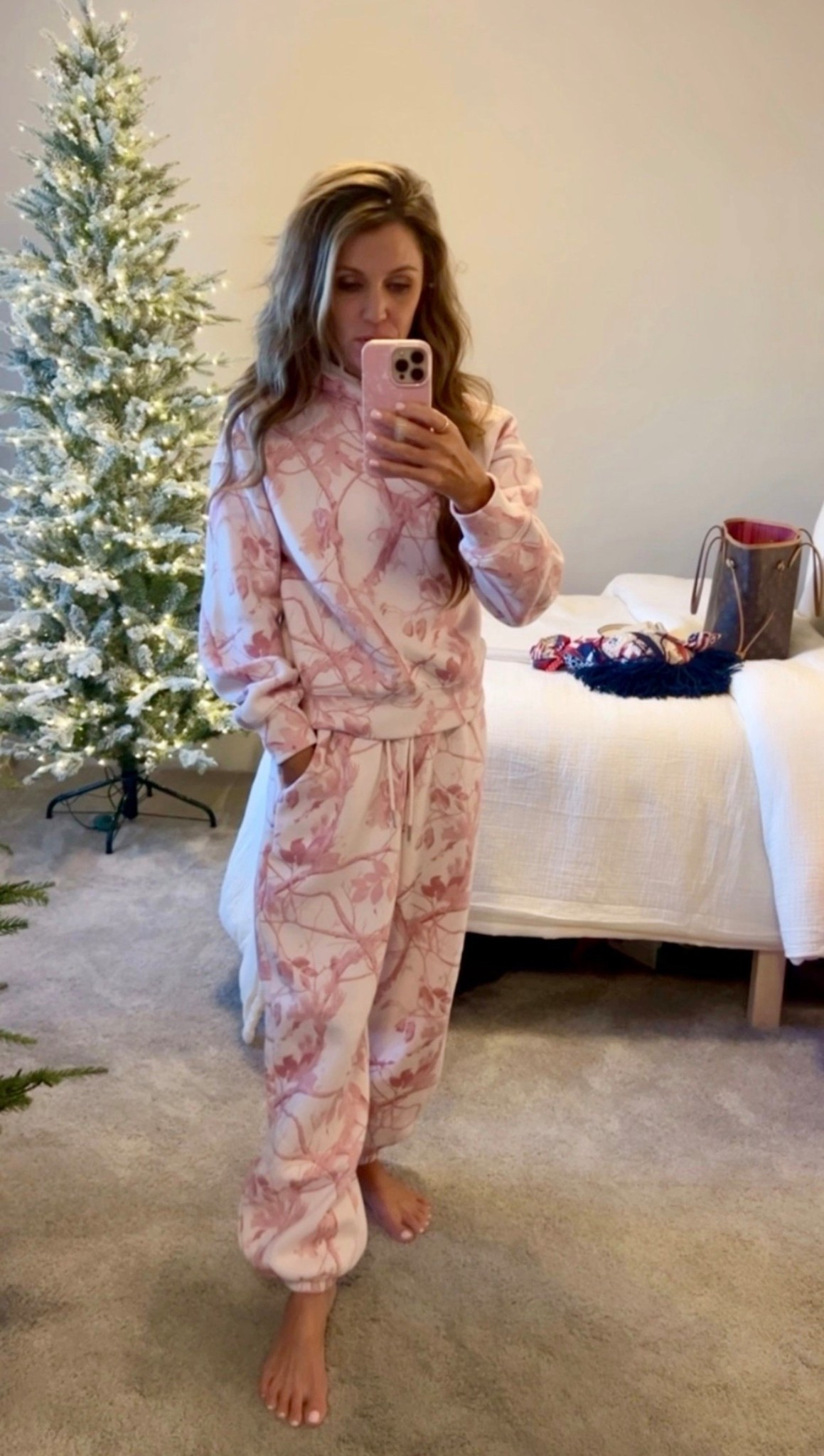 Loungewear - sweatshirt - sweat set 

#LTKSaleAlert #LTKmomlife #LTKFindsUnder50