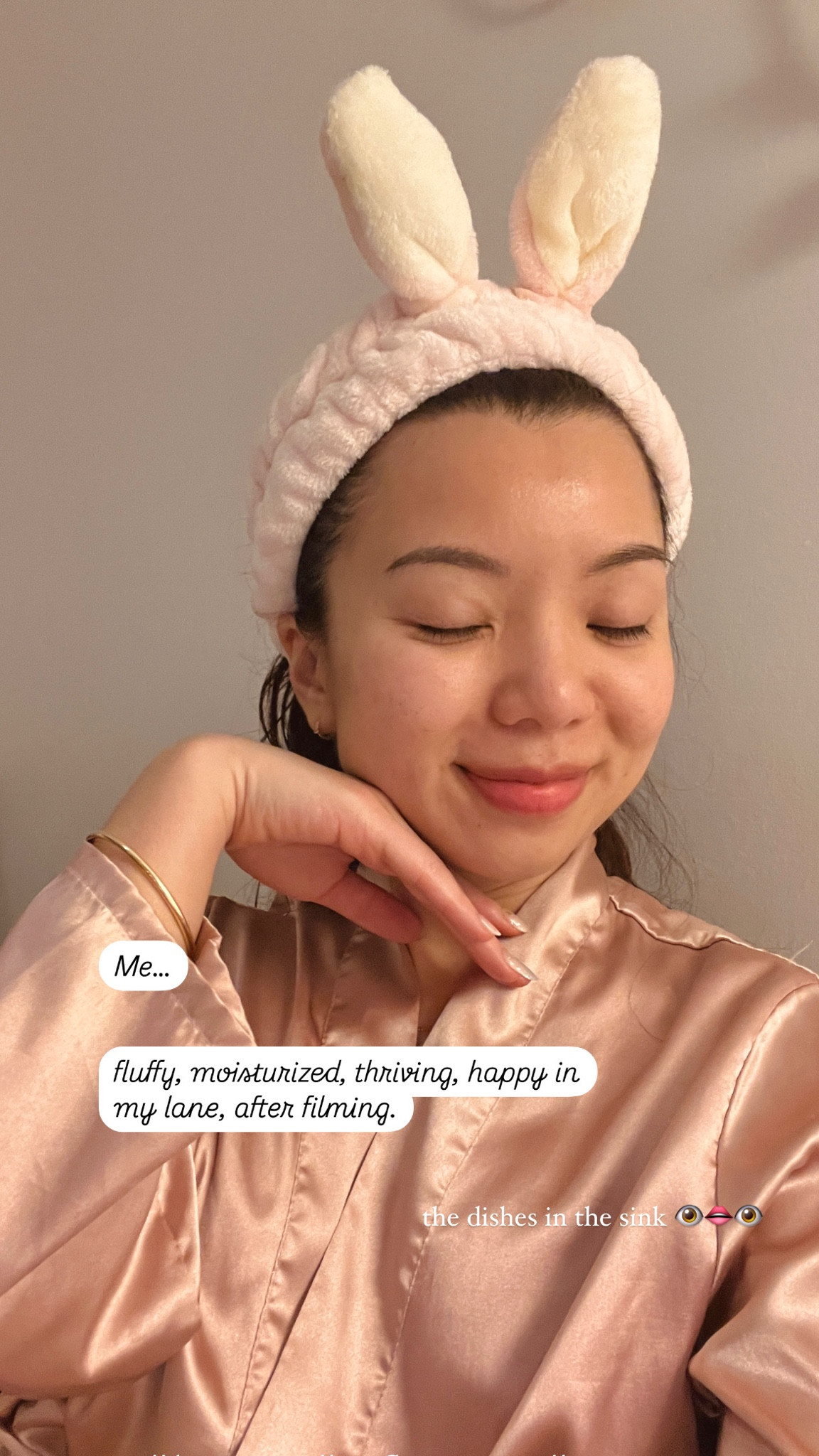 It’s always when you’re clean and fresh that you remember…
- the dishes 🍽️🫢
This 🐰 headband stretches and secures loose strands while you’re washing your face or applying products. It also is cute to walk around the home in. 
One size. 

#LTKHome #LTKFindsUnder50 #LTKBeauty