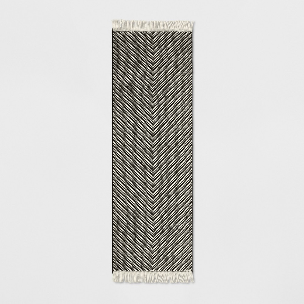 2'4""X7' Chevron Woven Accent Rug Black/White - Project 62 | Target
