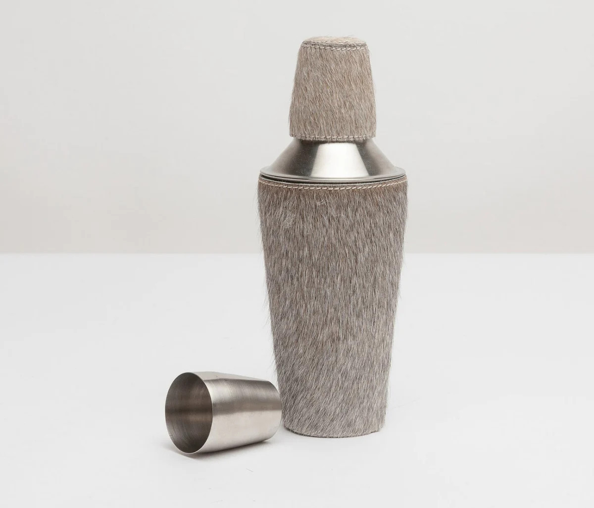 Browmley Grey Bar Shaker | Megan Molten