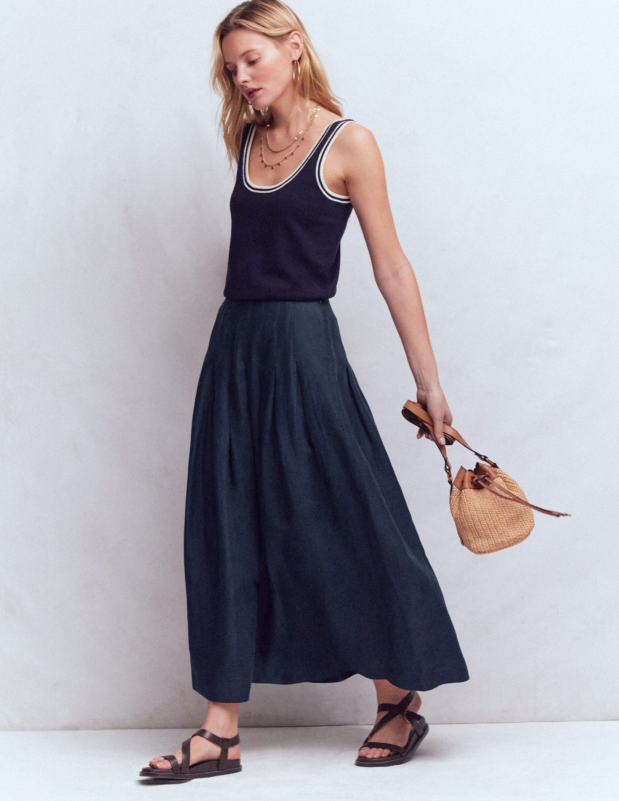 Valentina linen Skirt
                    
                      
                        Navy | Boden UK