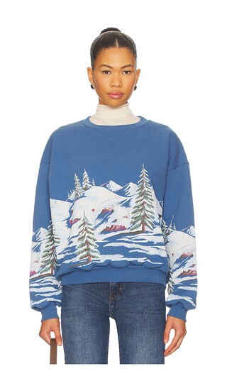 DAYDREAMER Alpine Ski Scene Oversized Crew Sweatshirt in Blue. - size S/M | Revolve Clothing (Global)