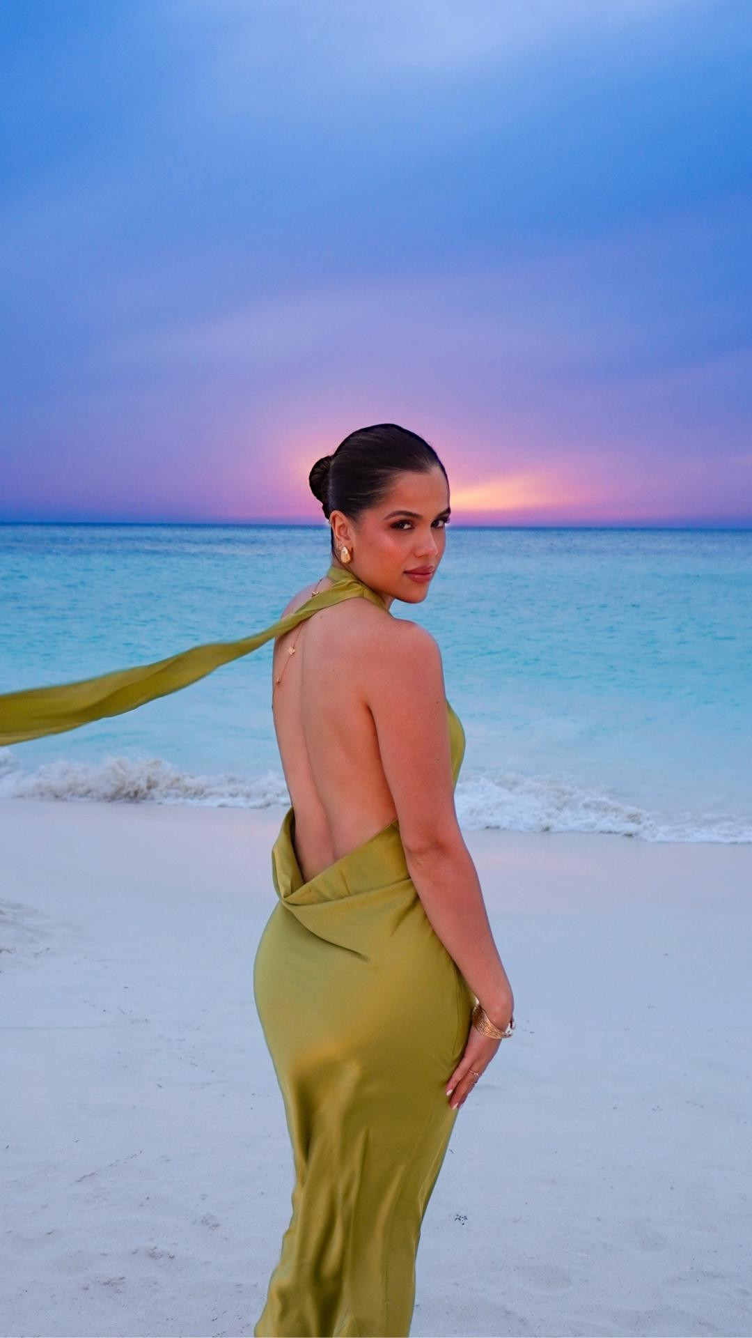 Sunsets and gowns 💚

#LTKSeasonal #LTKPetite #LTKFindsUnder50