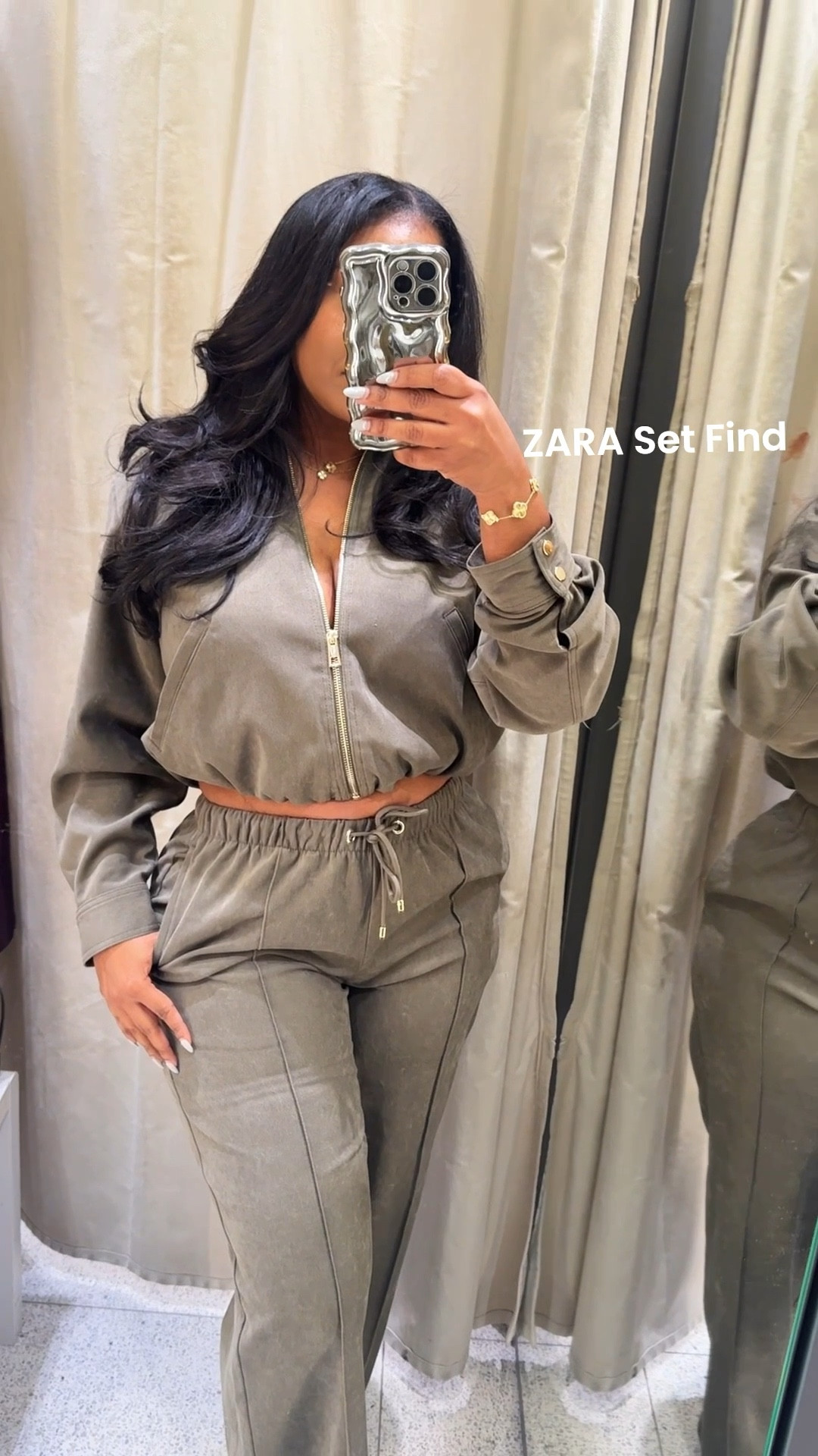 Zara Set Find 

Holiday party ready! This Zara set is the perfect mix of stylish and fun. Whether you pair it with heels or boots, it’s sure to make a statement this season.

Comes in 2 colors 
I’m
Wearing a size extra small for top and medium size for bottom.

I’m 170lb 5”4 hip 44 


#LTKFindsUnder100 #LTKHoliday #LTKgrwm