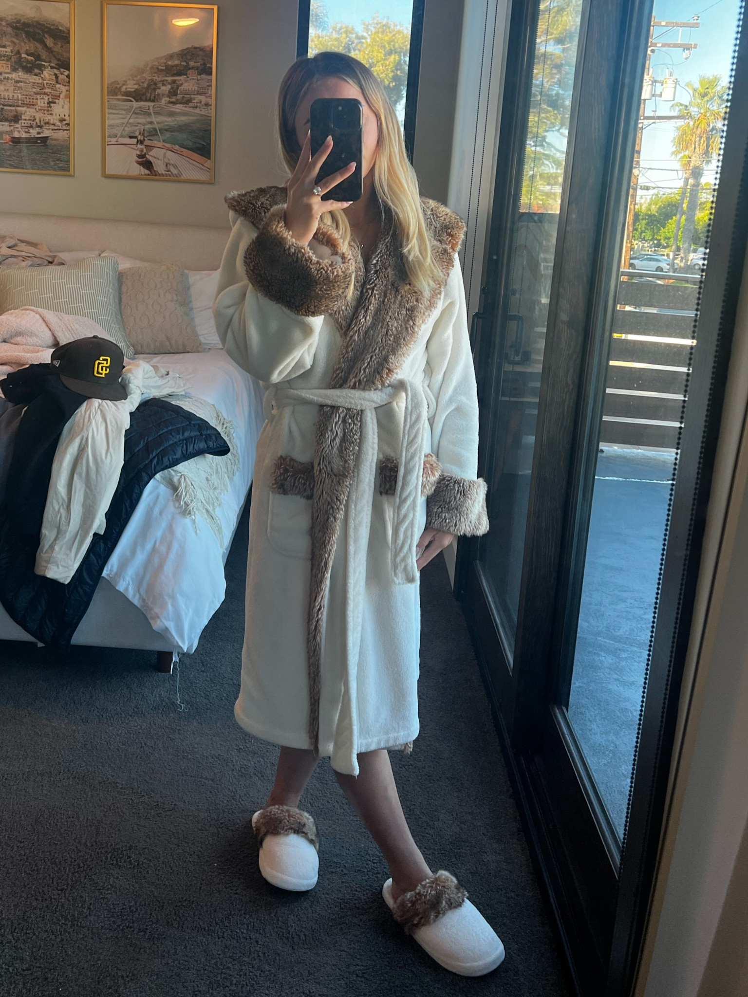 This is a comfiest cutest rope I have ever had !!! 10/10 recommend 
#robes #comfyrobe #potterybarn