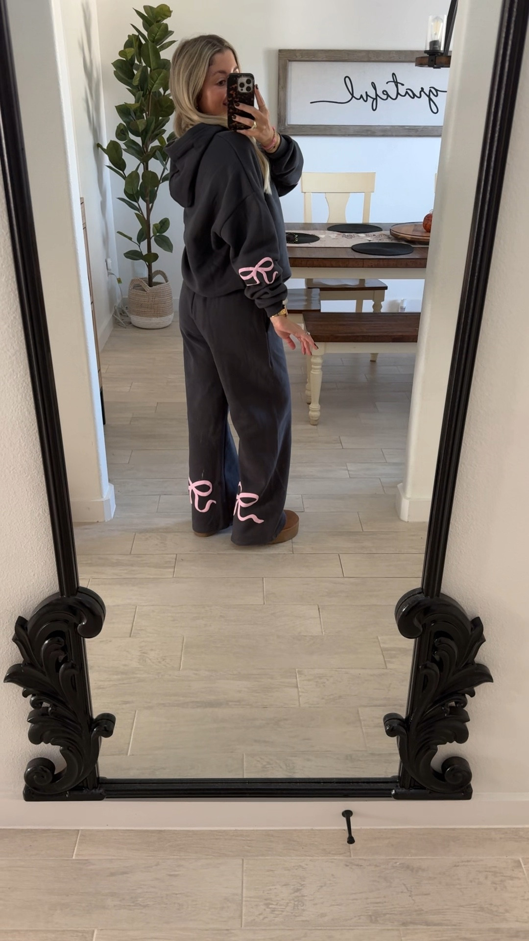 Comfy outfit 
Matching set small
Platform Uggs tts

#LTKFindsUnder100 #LTKShoeCrush #LTKGiftGuide