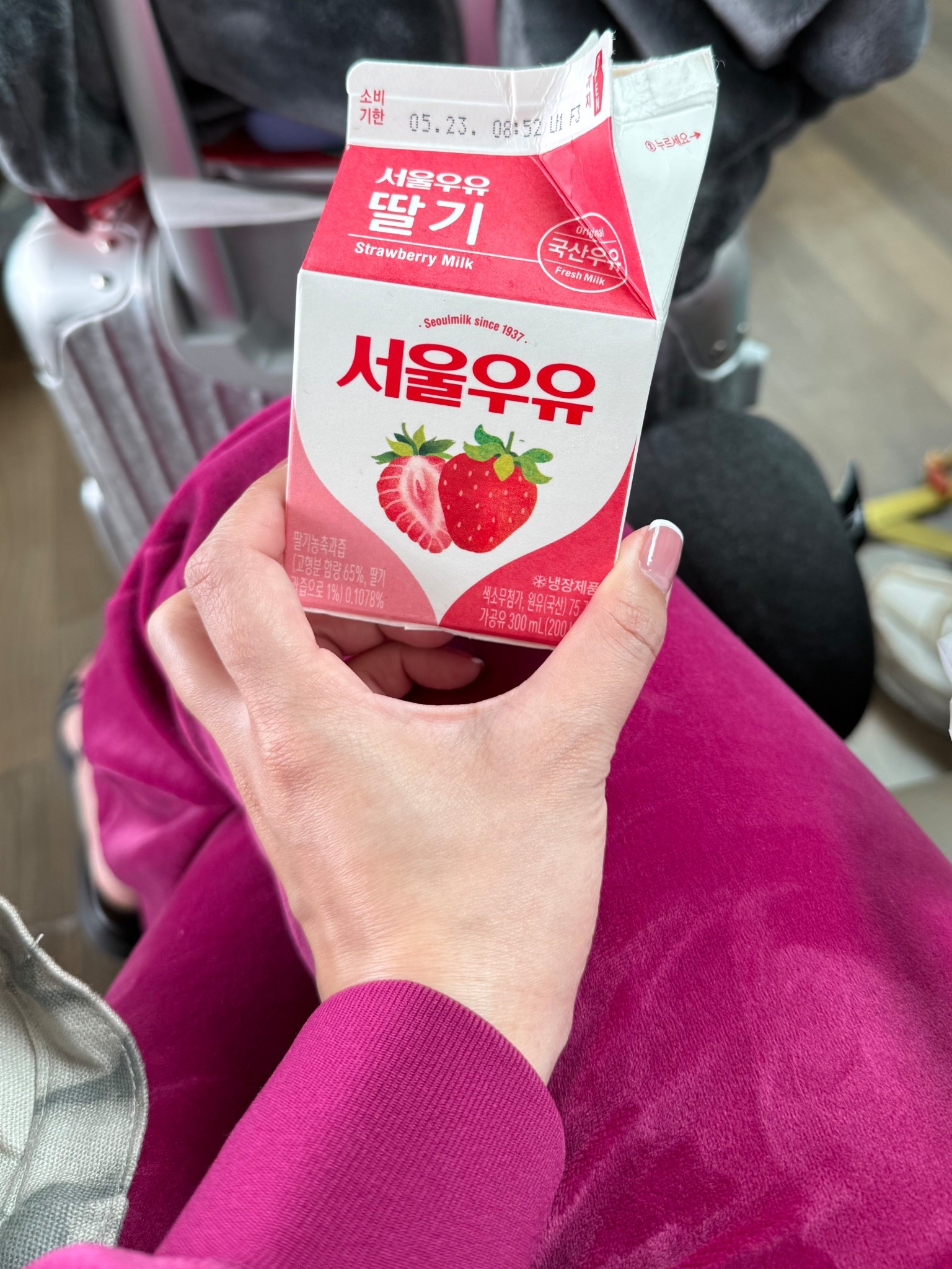 Airport chillin waiting to board 🍓🍼🇰🇷🛫

🏷️ Juicy Couture Velour Set
🏷️ Dior x RIMOWA Carry-On Suitcase

*I don’t recommend the luggage btw. It’s actually so annoying & a huge hassle 😤

#LTKTravel #LTKPetite #LTKStyleTip