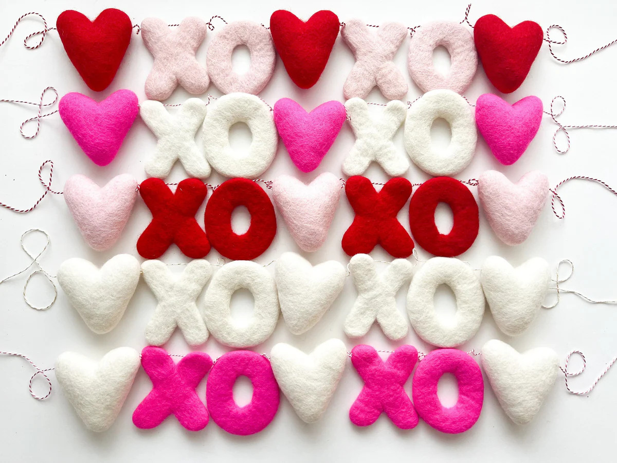 XOXO Felt Letter Garland w/ Hearts | Pearl & Jane
