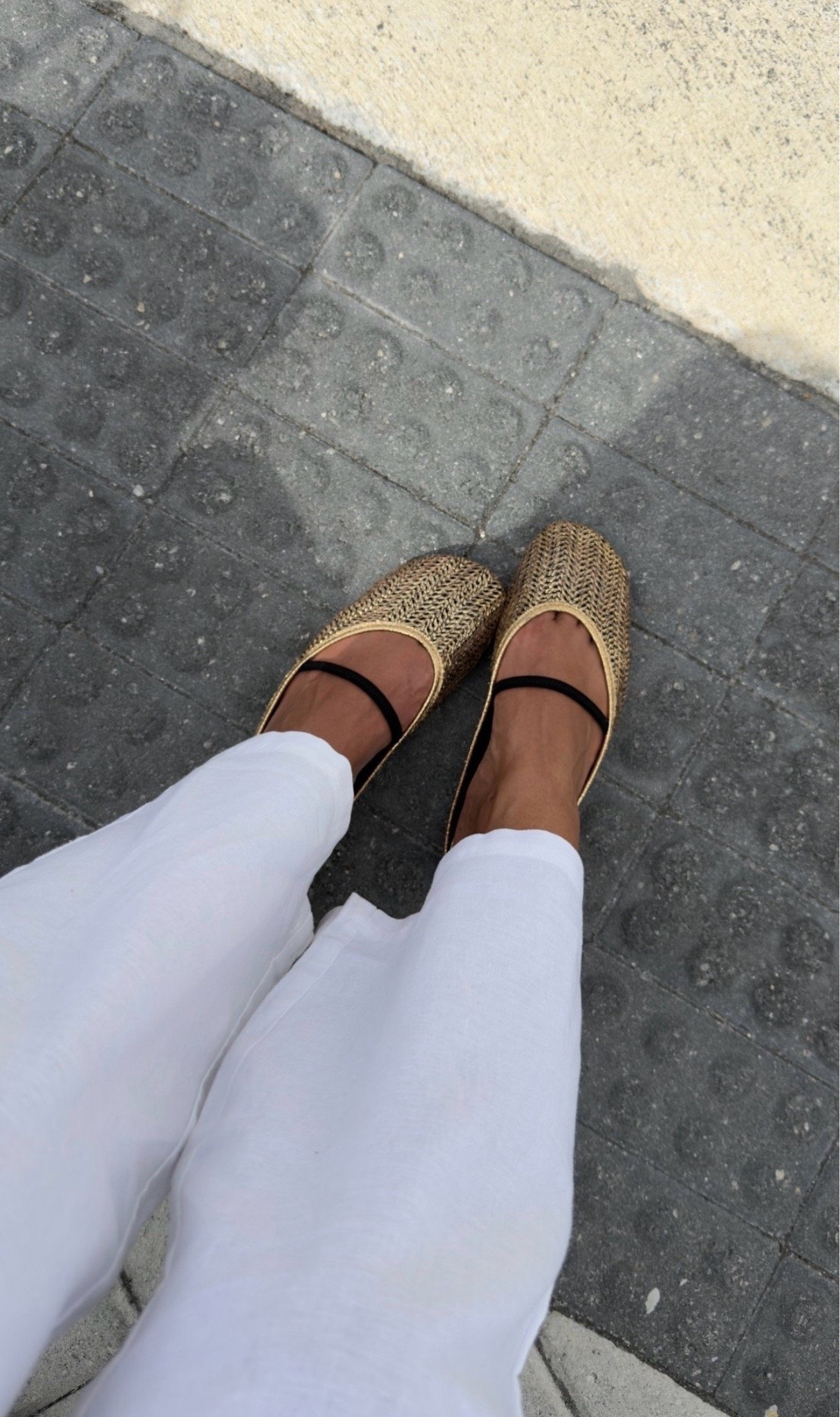 the kind of flats that instantly make every outfit feel chic 🤎✨

#everydaystyle #flatsseason #neutralstyle #effortlessfashion #classicstyle #shoestyle #capsulewardrobe #springstyle #minimalfashion #outfitdetails

#LTKootd #LTKstorytime #LTKOver40
