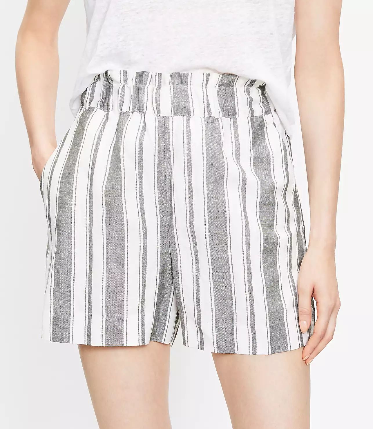 Pull On Shorts in Striped Linen Blend | LOFT