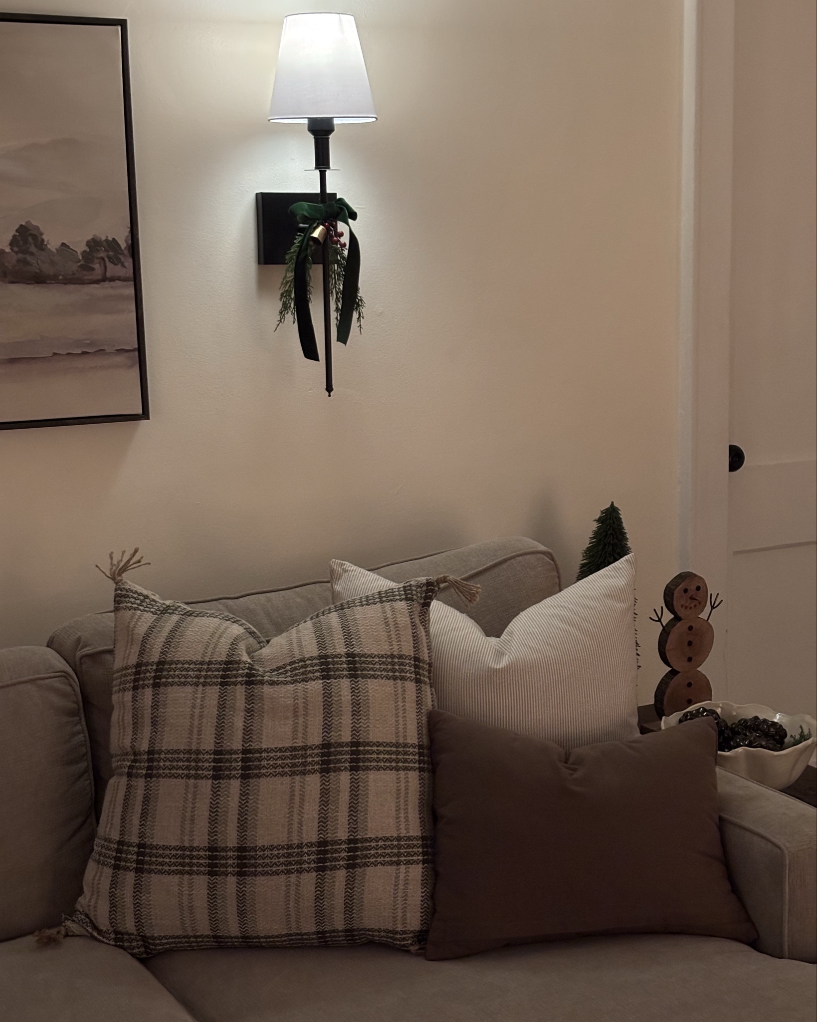 Last years Christmas 

Traditional Christmas inspo from last year 🤍 happy Sunday everyone! Today I am going to try and do a lot of decorating to post my 5 days of decorating starting tomorrow 🎄🔔

Traditional Christmas, Christmas decor, Christmas inspo, small home inspo 

#LTKHome #LTKHoliday #LTKFindsUnder50