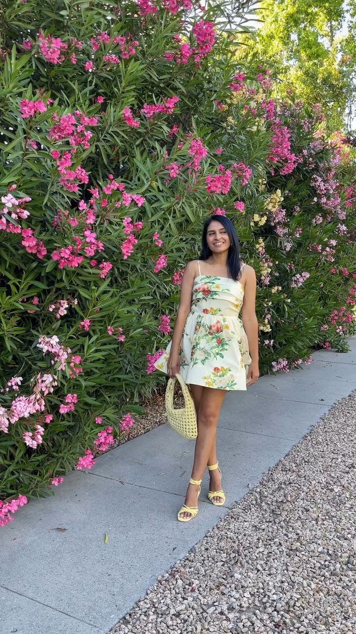 Floral Butter Yellow >>>>>>>>>>> Regular Butter Yellow!! No??? This dress had me in a chokehold the moment I set eyes on it. And so after brooding over it for exactly 15 seconds, I added to cart and the rest is (purchase) history 😬😬😬 
.
.
.
#floraldress #springsummerdresses #butteryellow