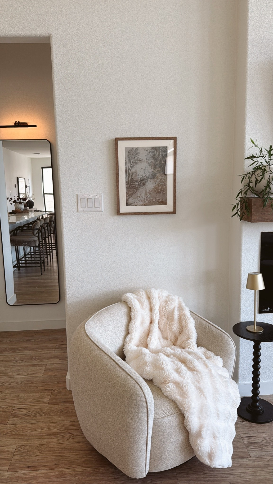 Obsessed with this swivel chair, the quality is 10/10! Cozy corner, living room, reading nook, bedroom corner