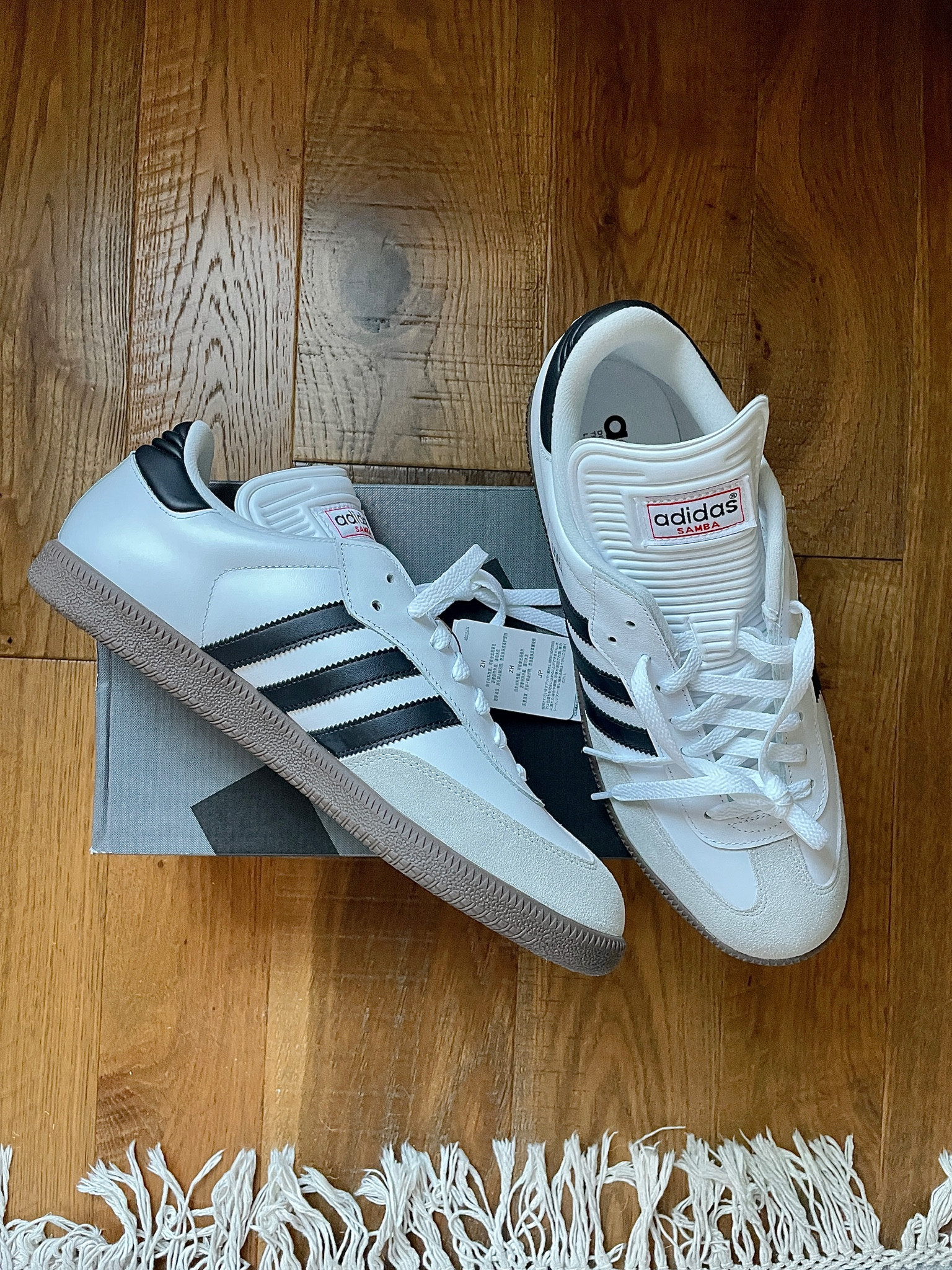 The internet’s favorite shoe rn— and it’s easy to see why. Clean style, under $100 and fit TTS. Grab these sambas anywhere they sell adidas. 

#LTKfindsunder100 #LTKshoecrush
