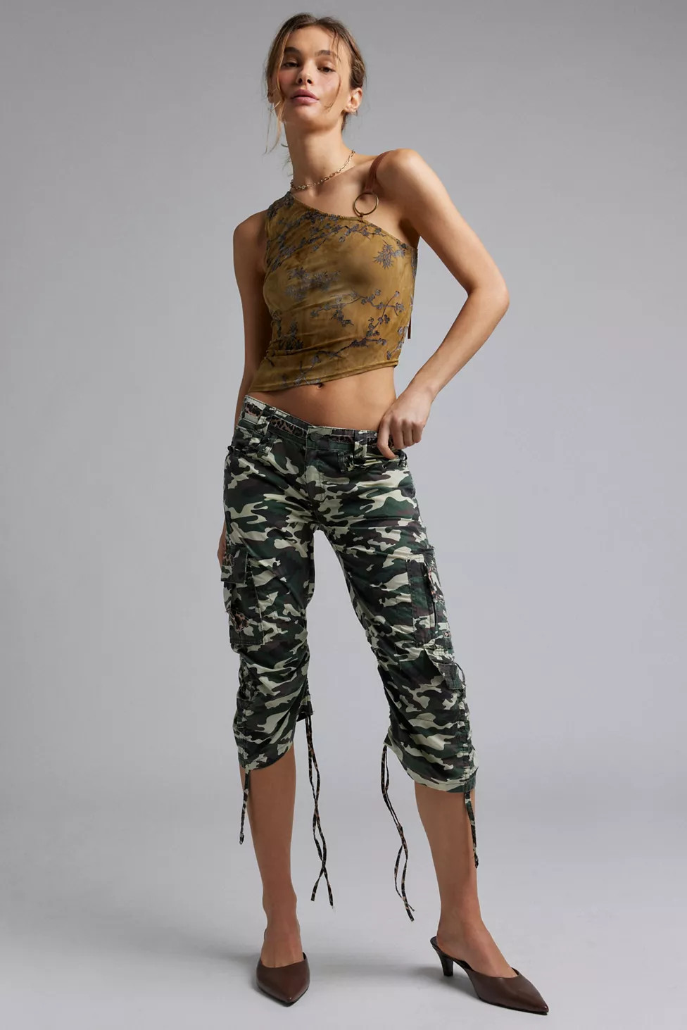 Jaded London Stella Camo Cargo Capri Pant | Urban Outfitters (US and RoW)