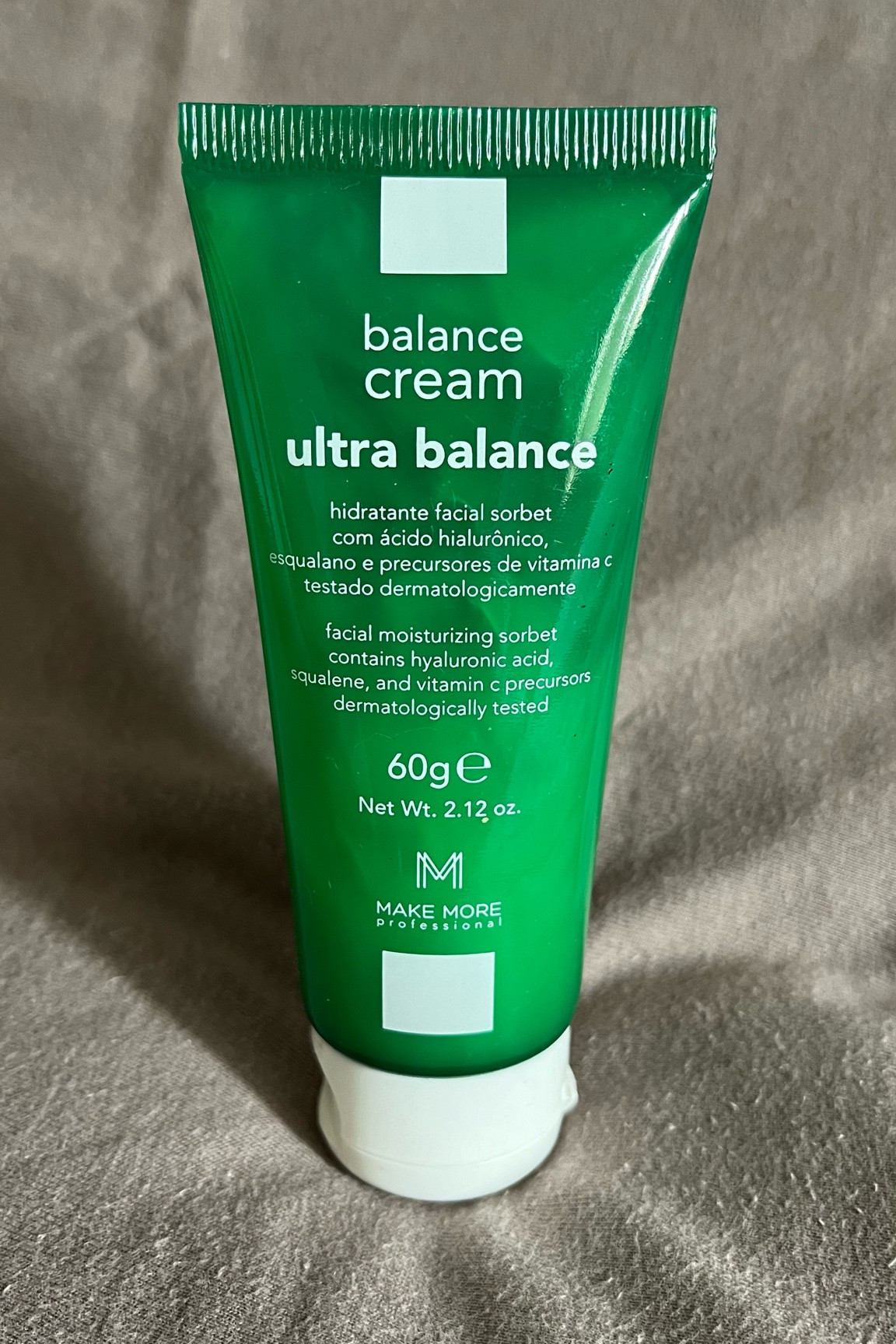 Esse é o Balance Cream Ultra Balance, um hidratante com textura sorbet que é facilmente absorvida pela pele 💚

Para usar pego umas duas gotas de produto (equivalente a primeira falange do indicador) e passo abaixo dos olhos e em todo o rosto, espero que a pele absorva todo o produto para que eu possa prossegui com a skincare.

Gosto demais desse produto pois ele não pesa na pele e hidrata muito bem. É um ótimo hidratante para uma pele.

Observação⚠️: antes de se expor ao Sol, utilize um protetor solar.

#LTKbrasil #LTKbeauty #LTKGiftGuide