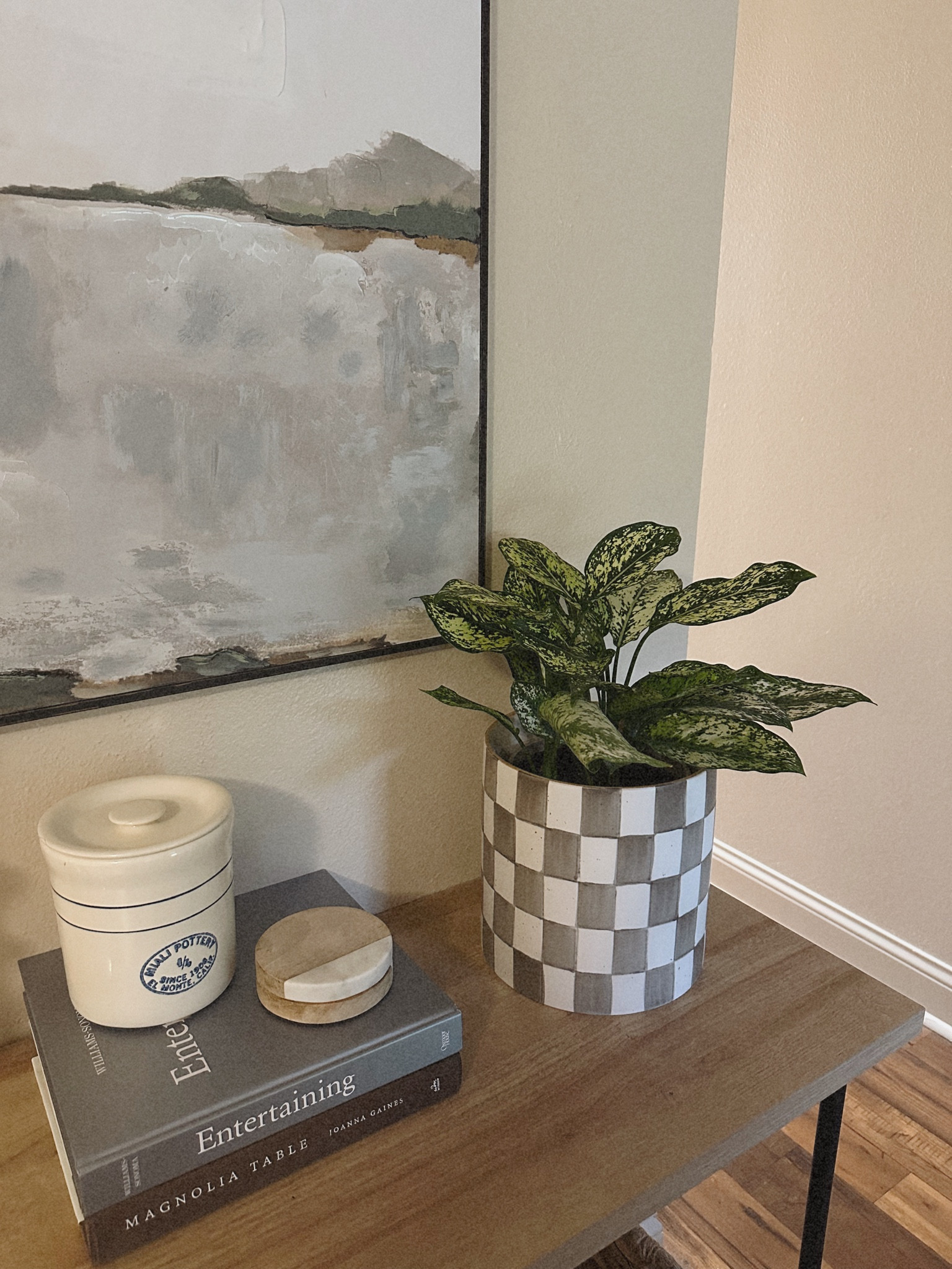 Entry table styling 🤎

#LTKFindsUnder100 #LTKStyleTip #LTKHome