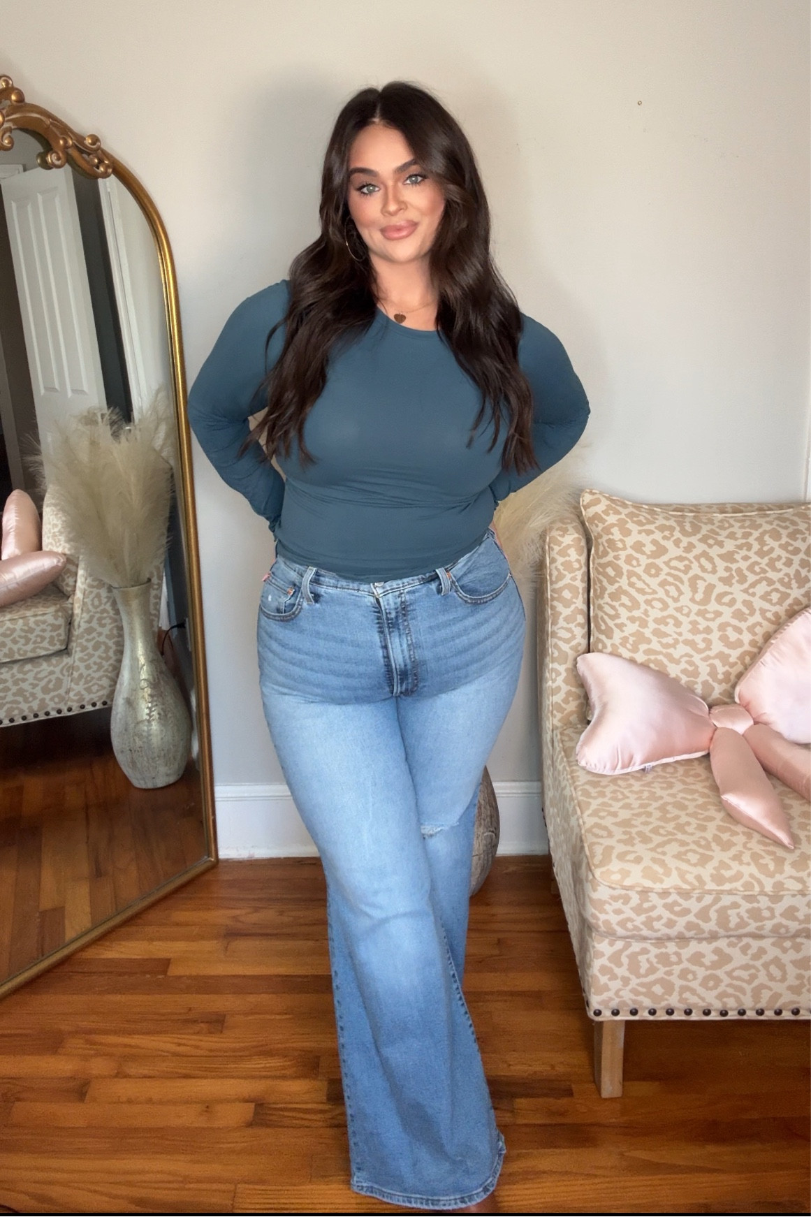 Can’t get over these JEANSSSS!!! Trust me you need them!!

#LTKMidsize #LTKStyleTip