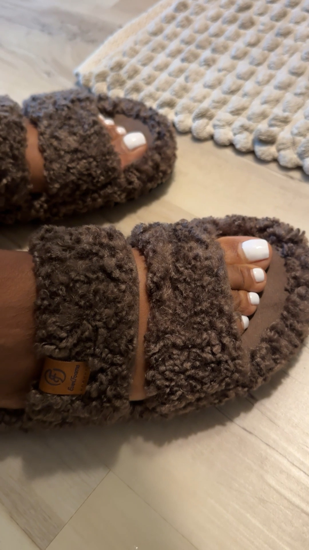 These #EverFoams fuzzy slippers are soo comfy & cute!

Ftts | wearing size 8

Disclaimer: sells fast! linked similar ones🙌🏾✨

#slippers #cozyslipper #comfywear #musthave #honeessentials #fallmusthaves #xojalonda

#LTKFamily #LTKHome