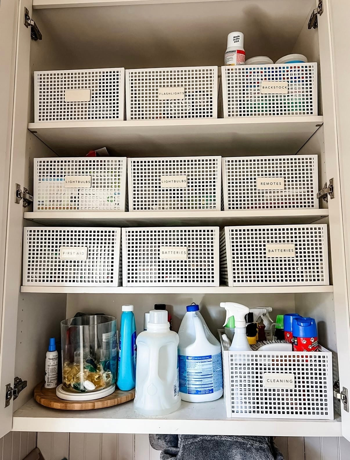 Loving this all white aesthetic 😍!! 