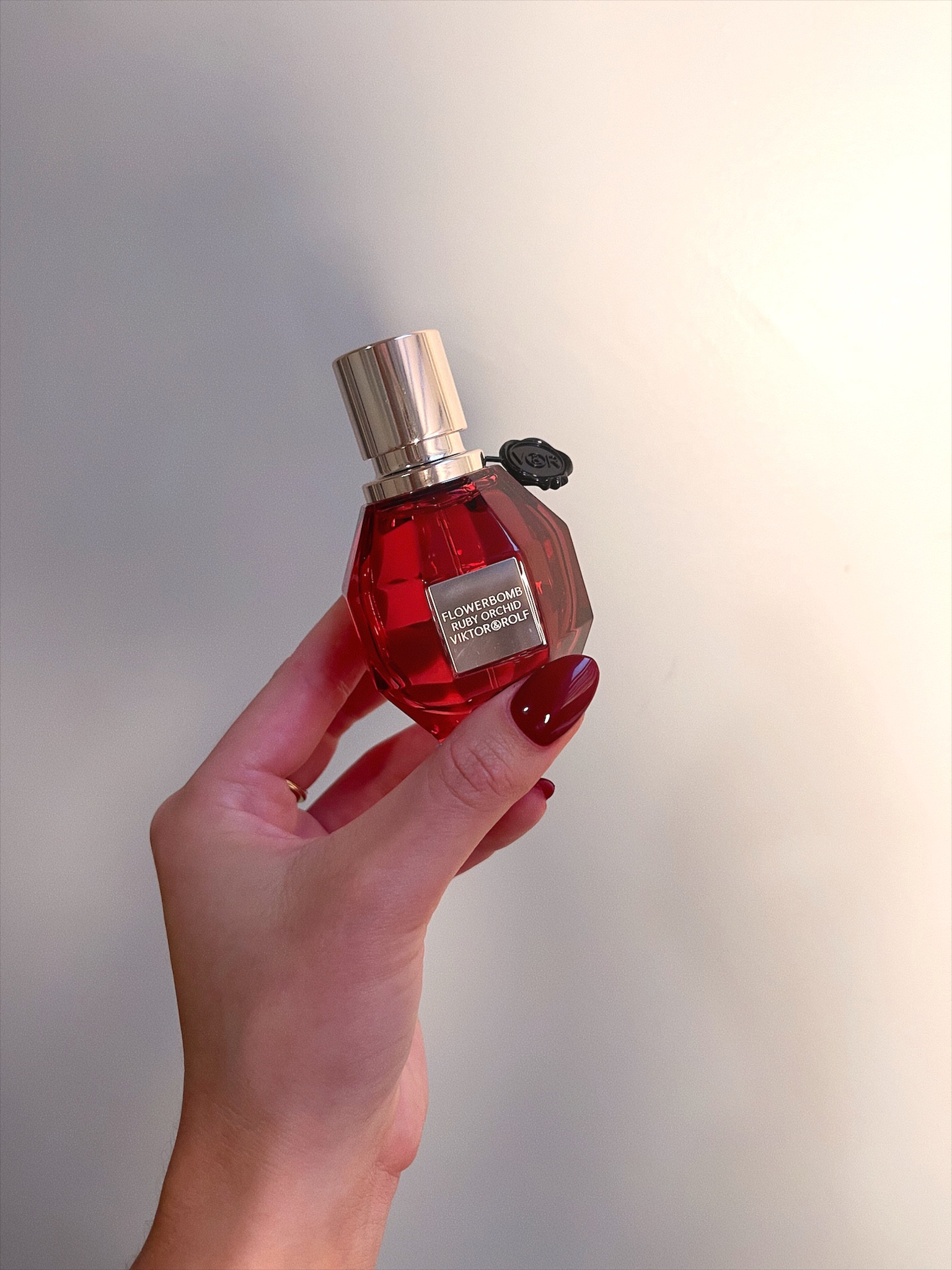 adding Viktor&Rolf Flowerbomb perfume to my collection 🌸❤️ (a sweet & sexy flowery scent)

#LTKbeauty #LTKGiftGuide