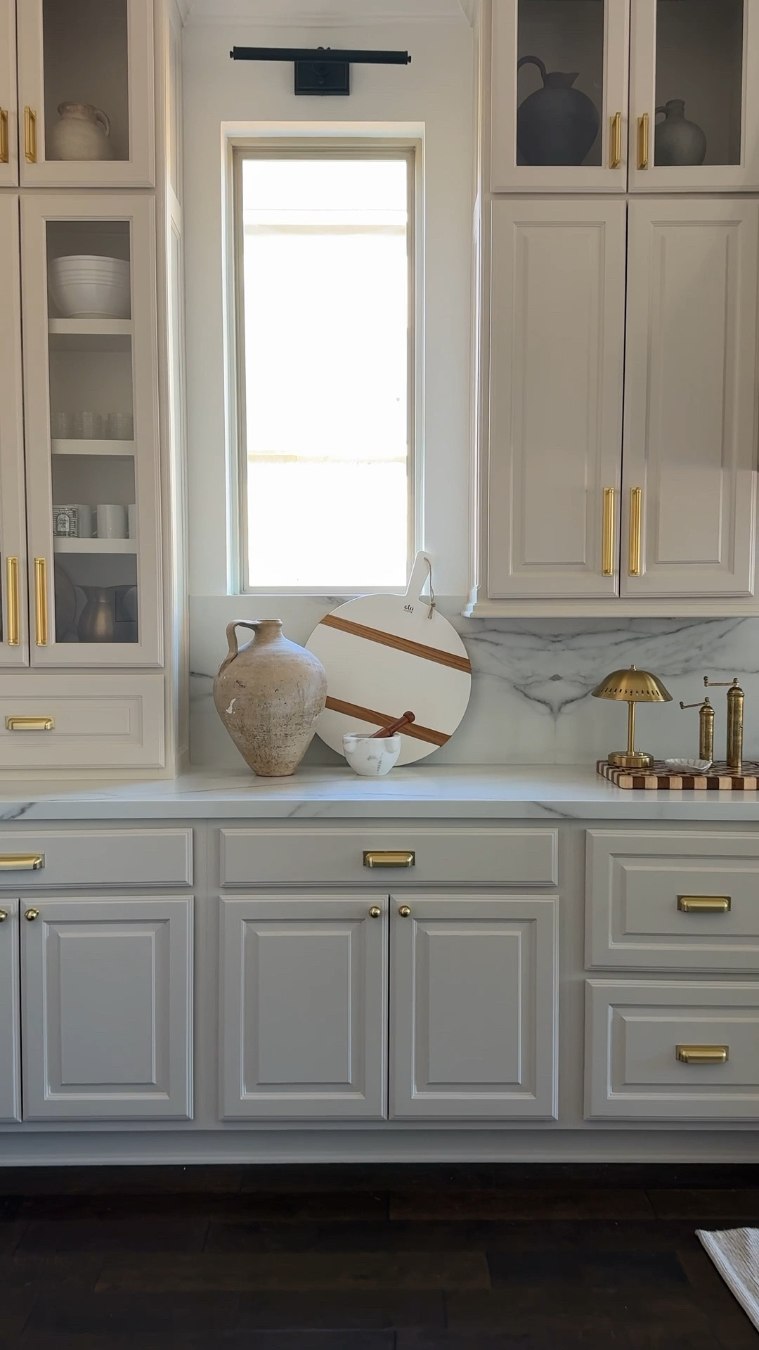 This oversized  @etuhome charcuterie board truly lives up to the hype. Perfect for large gatherings when you want to create a beautiful, generous spread — think Super Bowl hosting, Valentine’s Day sweets, or any moment that calls for something special. I love how versatile it is: equally stunning styled with cheeses and treats or layered as decor in the kitchen when not in use. Timeless, functional, and one of those pieces you’ll reach for again and again.

 #sponsored 

#LTKfoodie #LTKValentine #LTKHome