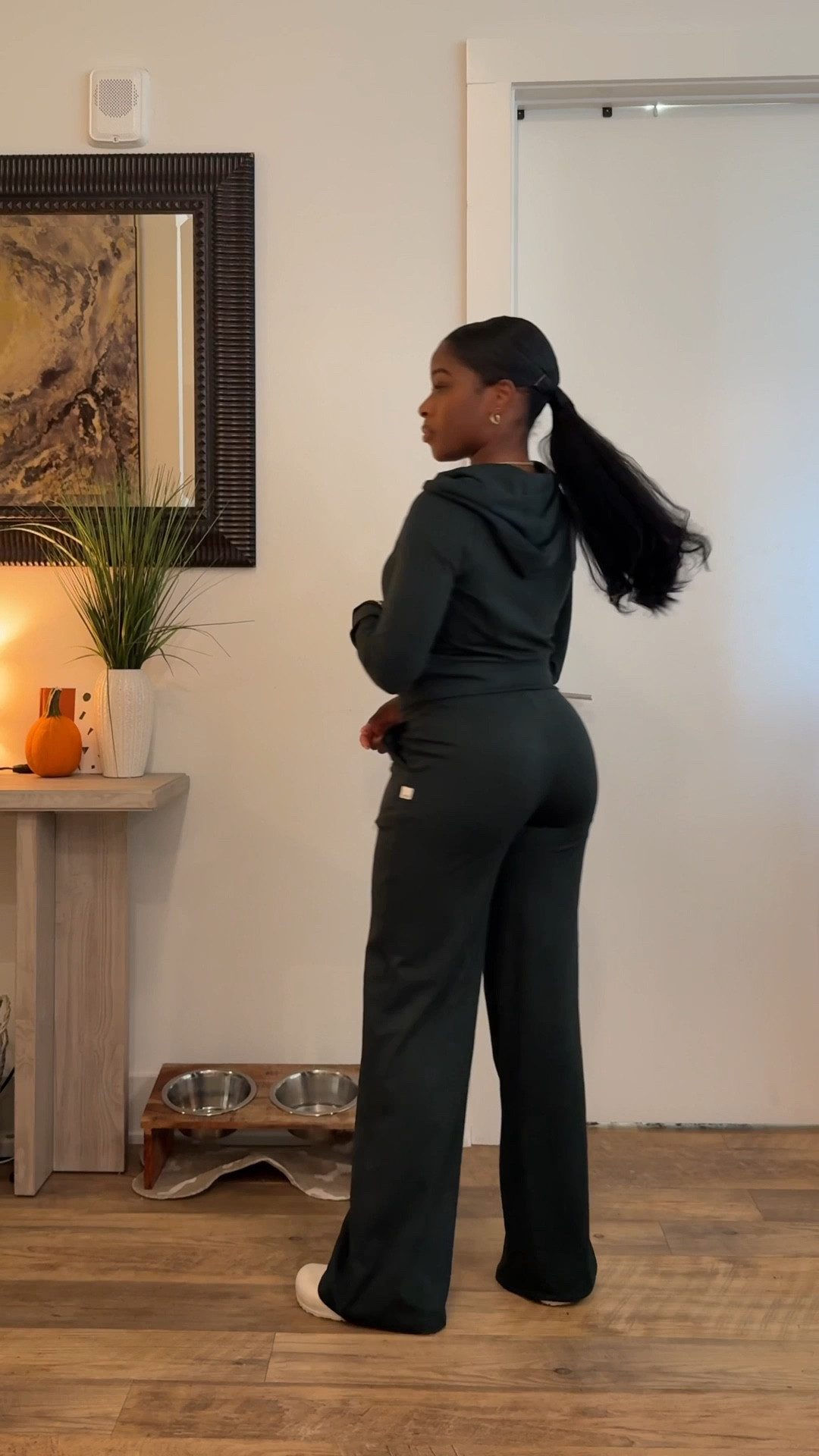 The softest thing I’ve put on my body. Everyday comfort with Vuori 😍#vuoripartner @vuoriclothing
