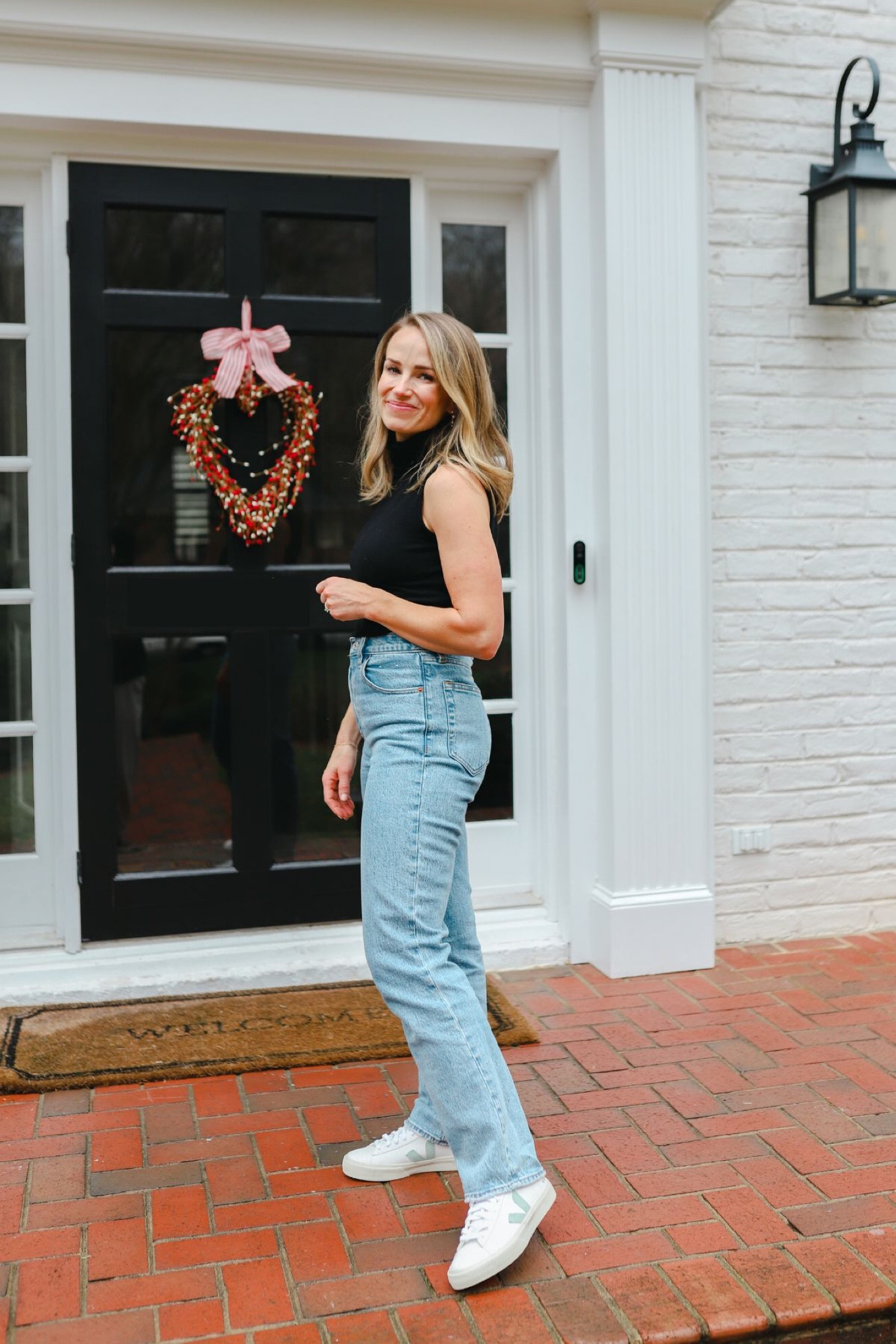 My favorite mom jeans from Abercrombie under $100 — TTS (I wear an XS, short). #whitesneakers #whiteshoes #momjeans 

#LTKSeasonal #LTKunder100 #LTKFind