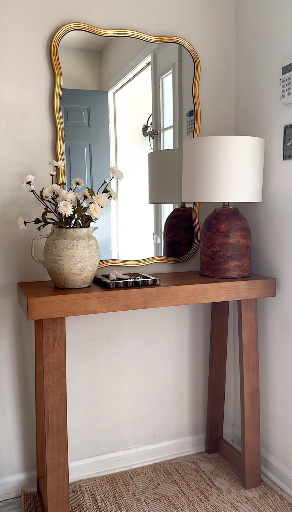 Small entryway decor ideas :)

Entryway table, entryway mirror 

#LTKStyleTip #LTKHome #LTKSaleAlert