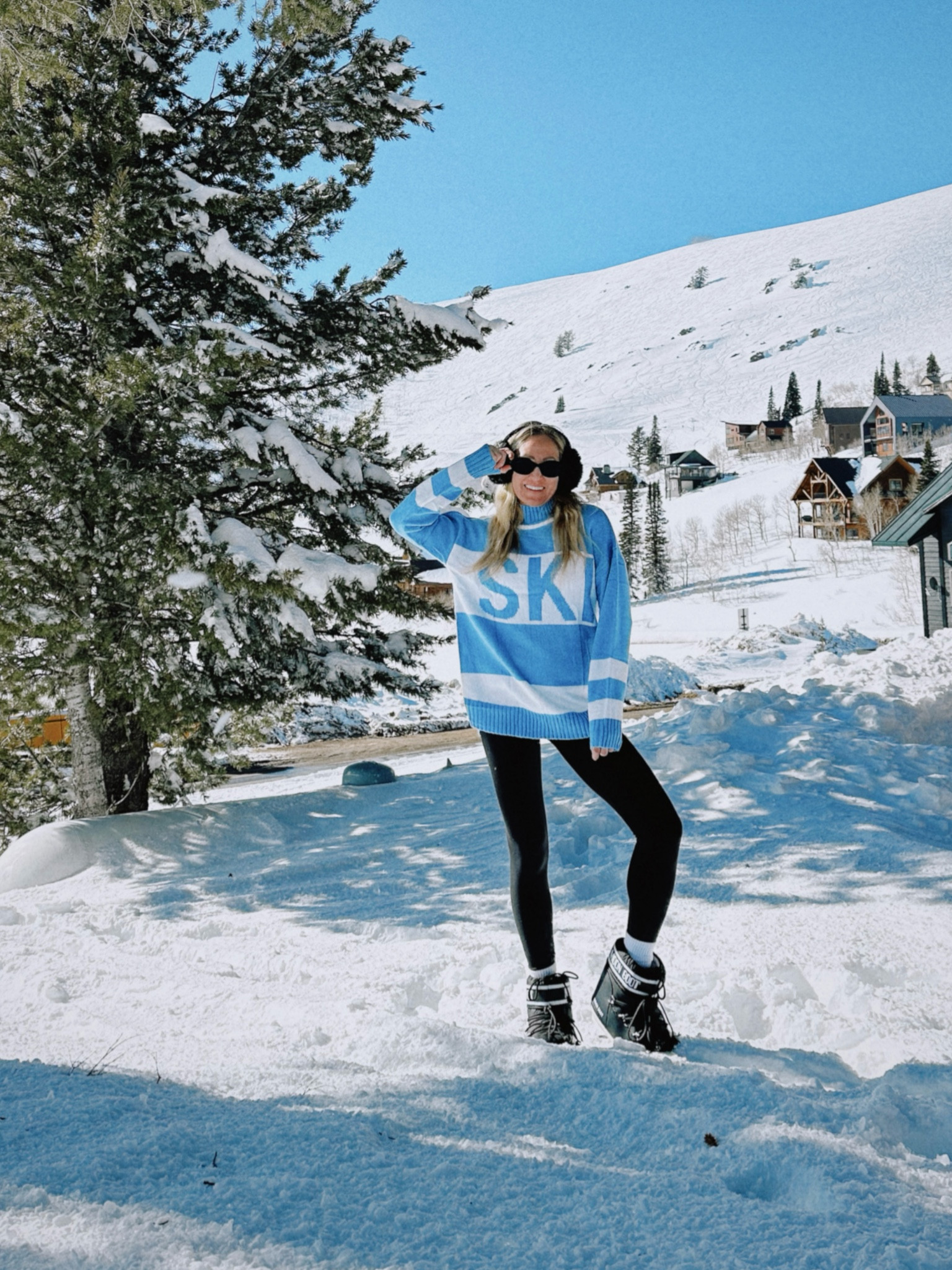 Cute winter outfit! Moon boots and similar for only $40 linked too! 

#LTKStyleTip #LTKFindsUnder50 #LTKSeasonal