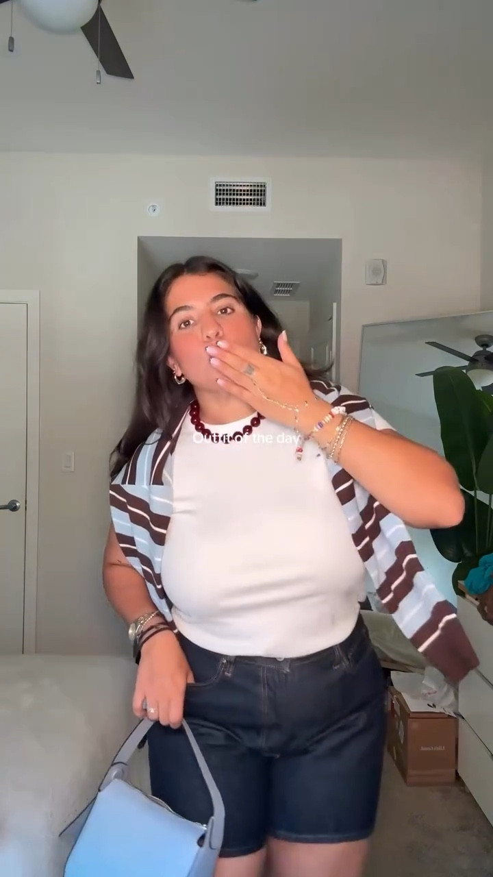 Fall in Miami outfit inspo 

#fashiontiktok #fashioninspo #outfitinspo #fashioncontentcreator #creatorsearchinsights