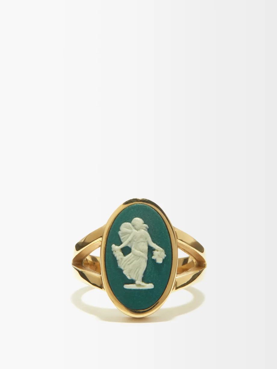 Dancing Hours Wedgwood cameo & gold signet ring | Ferian | Matches (US)