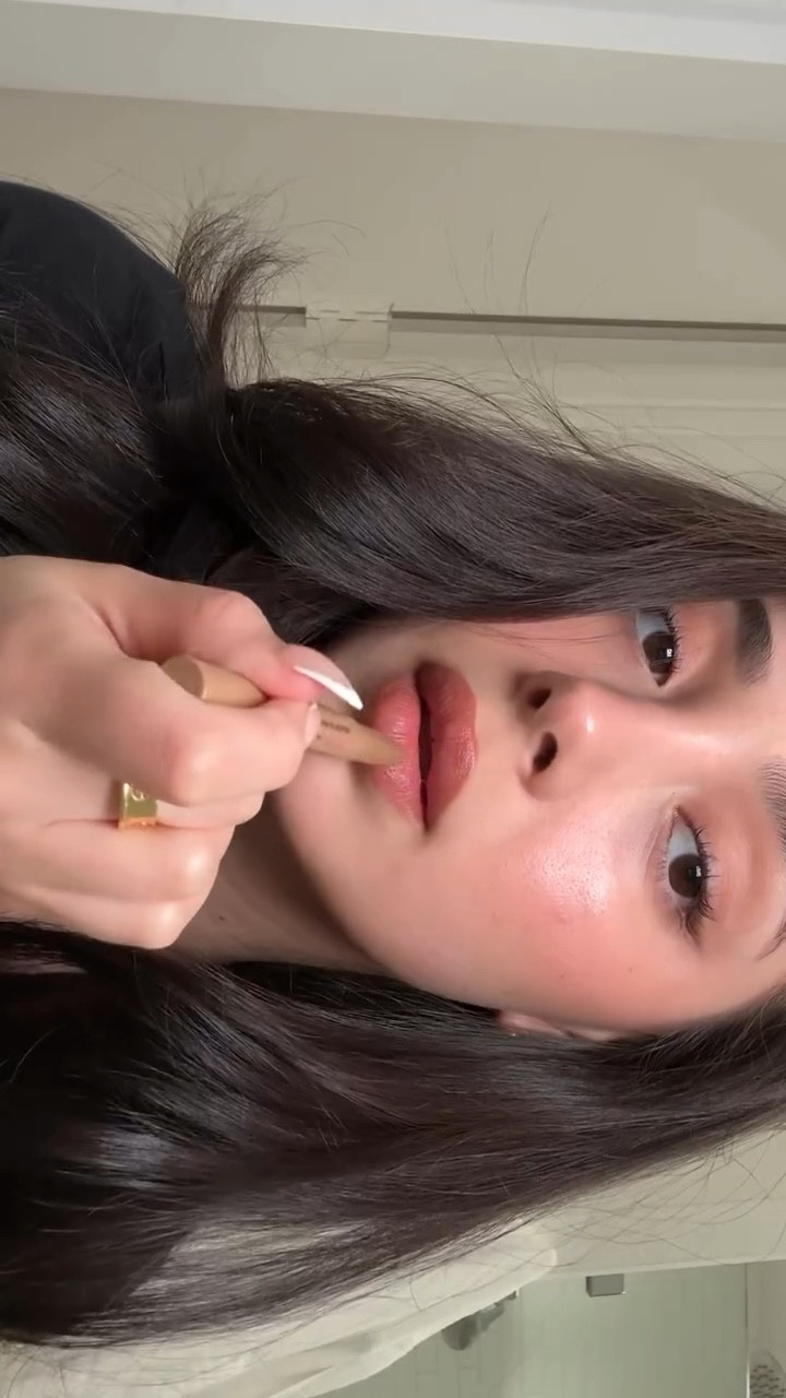 Obsessed with the mixing the shade balance & lunge 🩶, such a creamy & blendable formula, give me every shade! 🫶🏻 #rhode #lipliner #rhodeskin #beauty @rhode