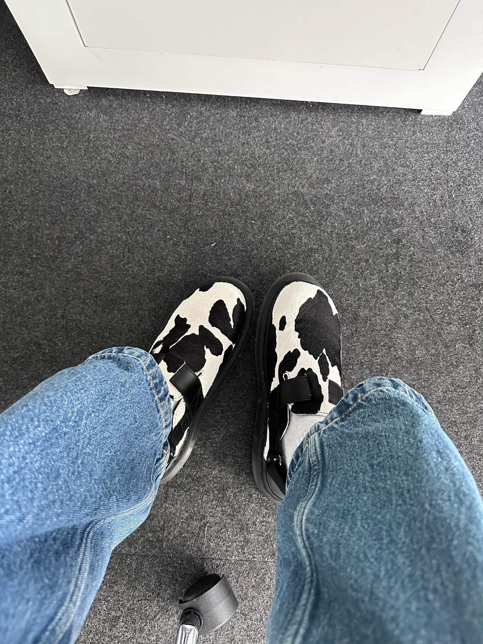 Cow print sling back shoes 🩵🐄

#shoes #cowprint #mules

#LTKsalealert #LTKstyletip #LTKshoecrush