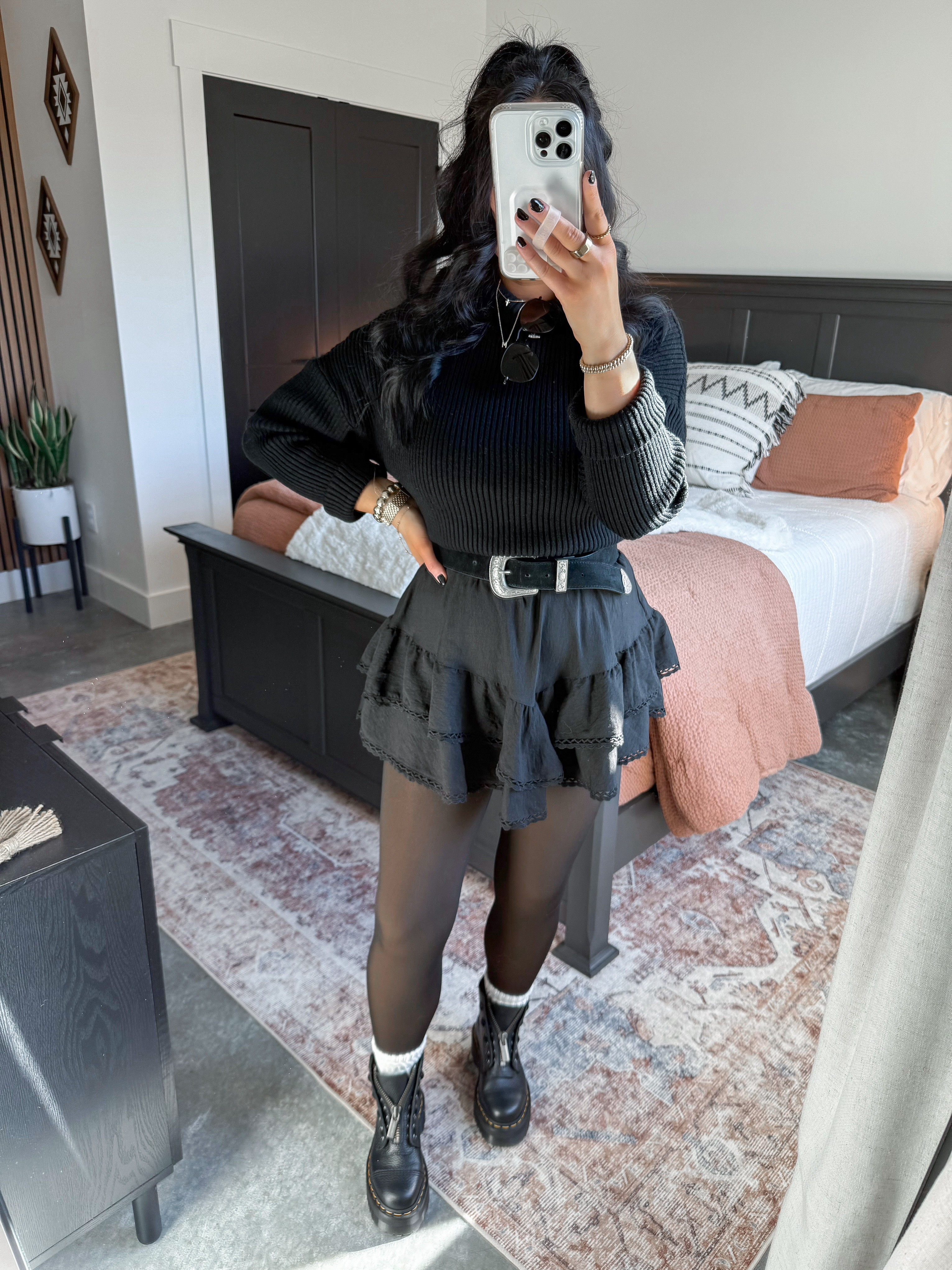 All Black Bump Friendly Winter Outfit 🖤

Sweater - medium
Skort - xs (but would do a small now with the bump)
Belt - small
Bralette - medium
Tights - small/medium (black sheer, thin fleece)

All black outfits are always my favorite! They're so chic and easy in my opinion 👏🏼 I tucked this sweater up into the band of my bralette for a cropped look, then paired it with the cutest tiered skort, added my black suede western belt, layered it over these AMAZING fleece lined tights (a winter wardrobe must have!) & finished the look with some slouch socks & my platform doc martens. 

 

 

#LTKootd #LTKFindsUnder100 #LTKBump